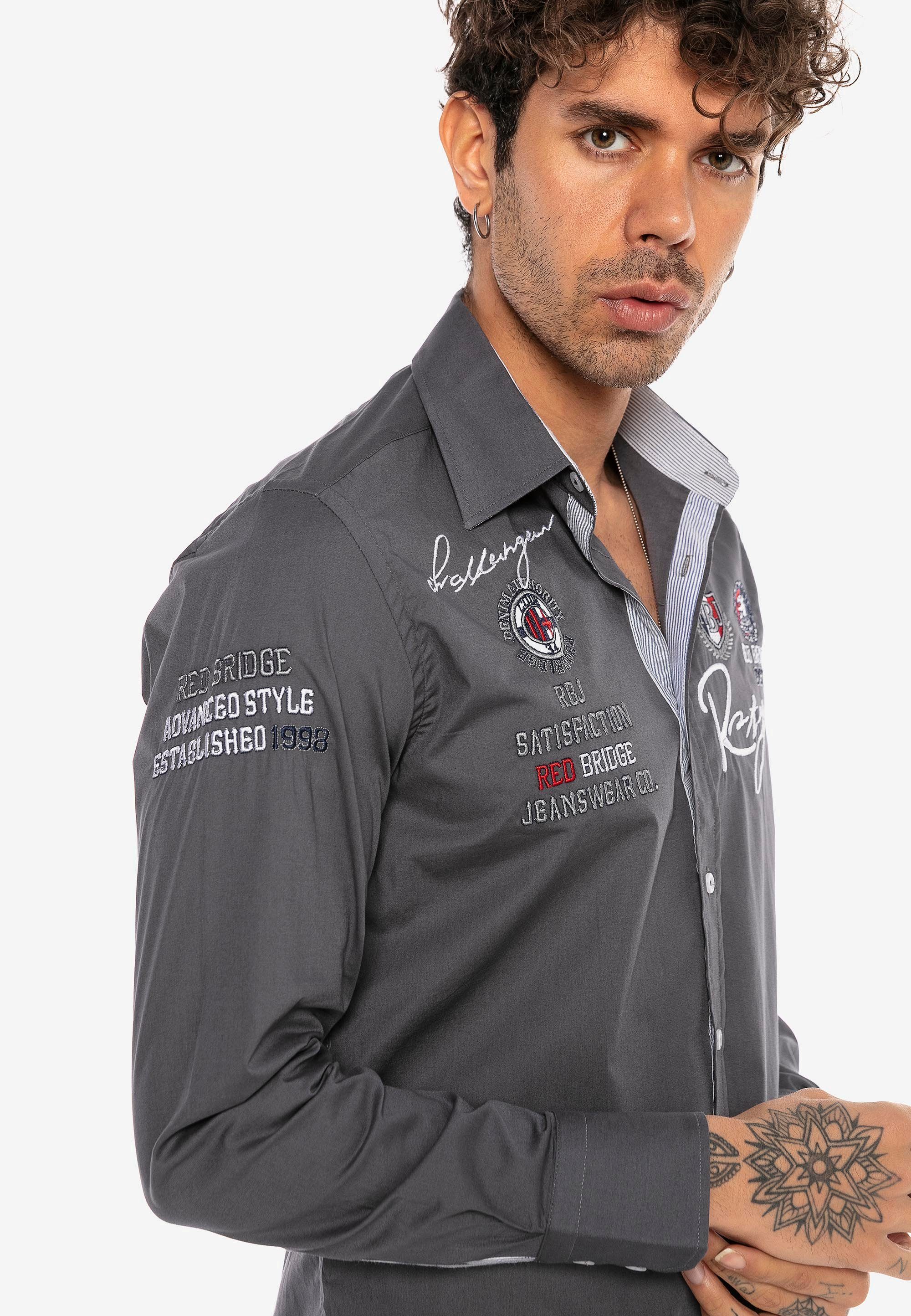 anthrazit Slim Fit-Schnitt City Stickerei RedBridge Jersey mit Langarmhemd im