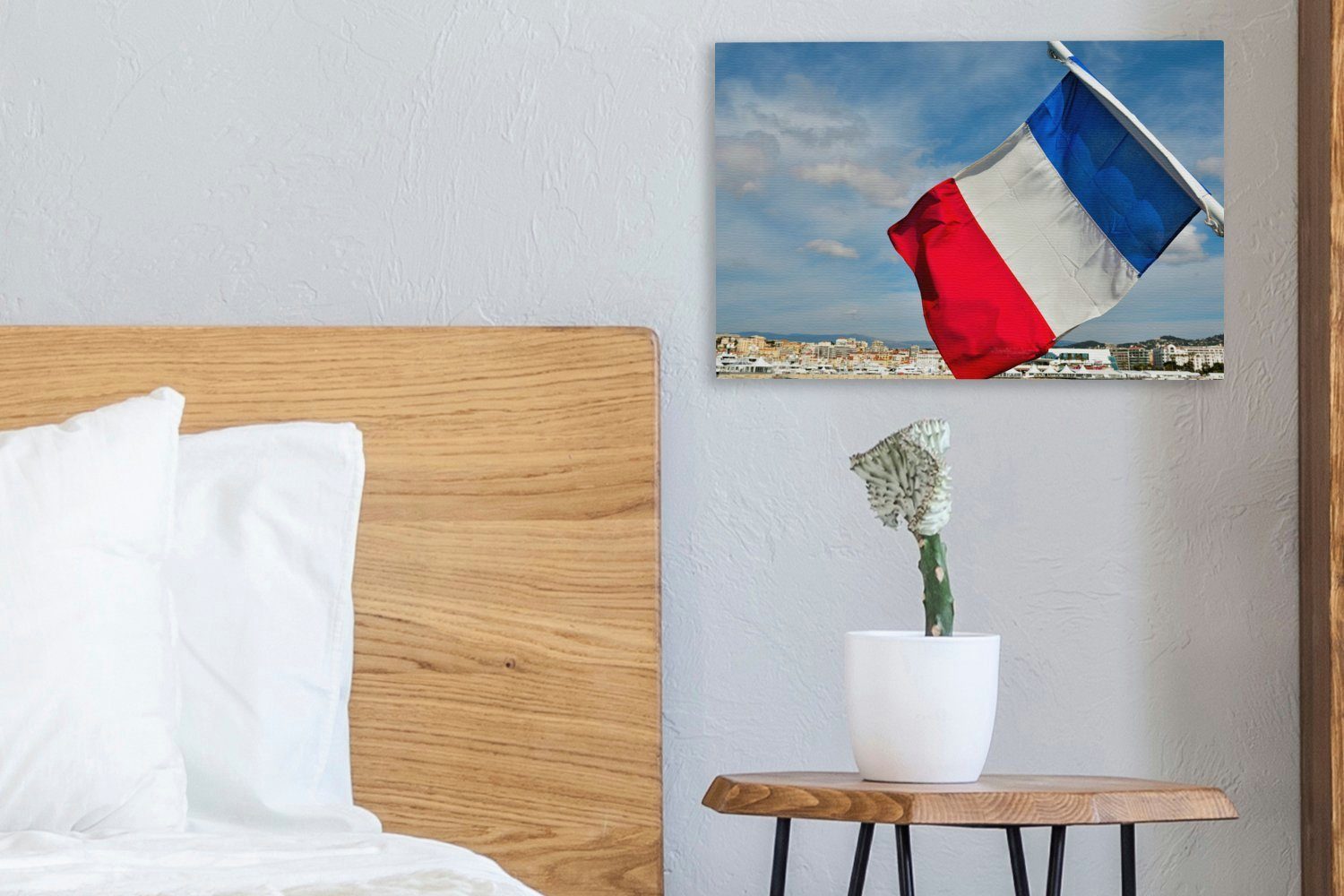 OneMillionCanvasses® Leinwandbild Französische Flagge Aufhängefertig, Wandbild 30x20 Wanddeko, Cannes, auf (1 Blick mit St), Leinwandbilder, cm