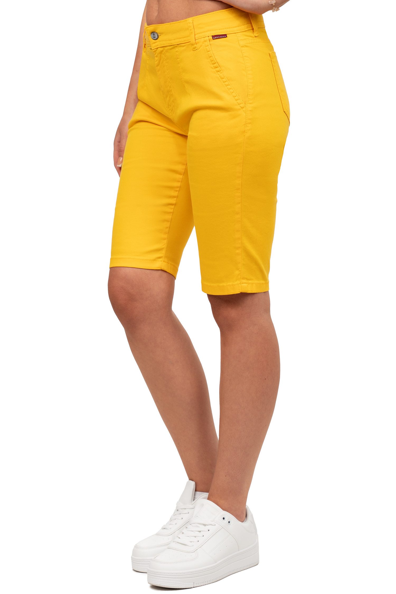 Cipo & Baxx Shorts Damen Straight Fit Capri Hose Mid Waist BA-WK186 erhältlich in trendigen Farben