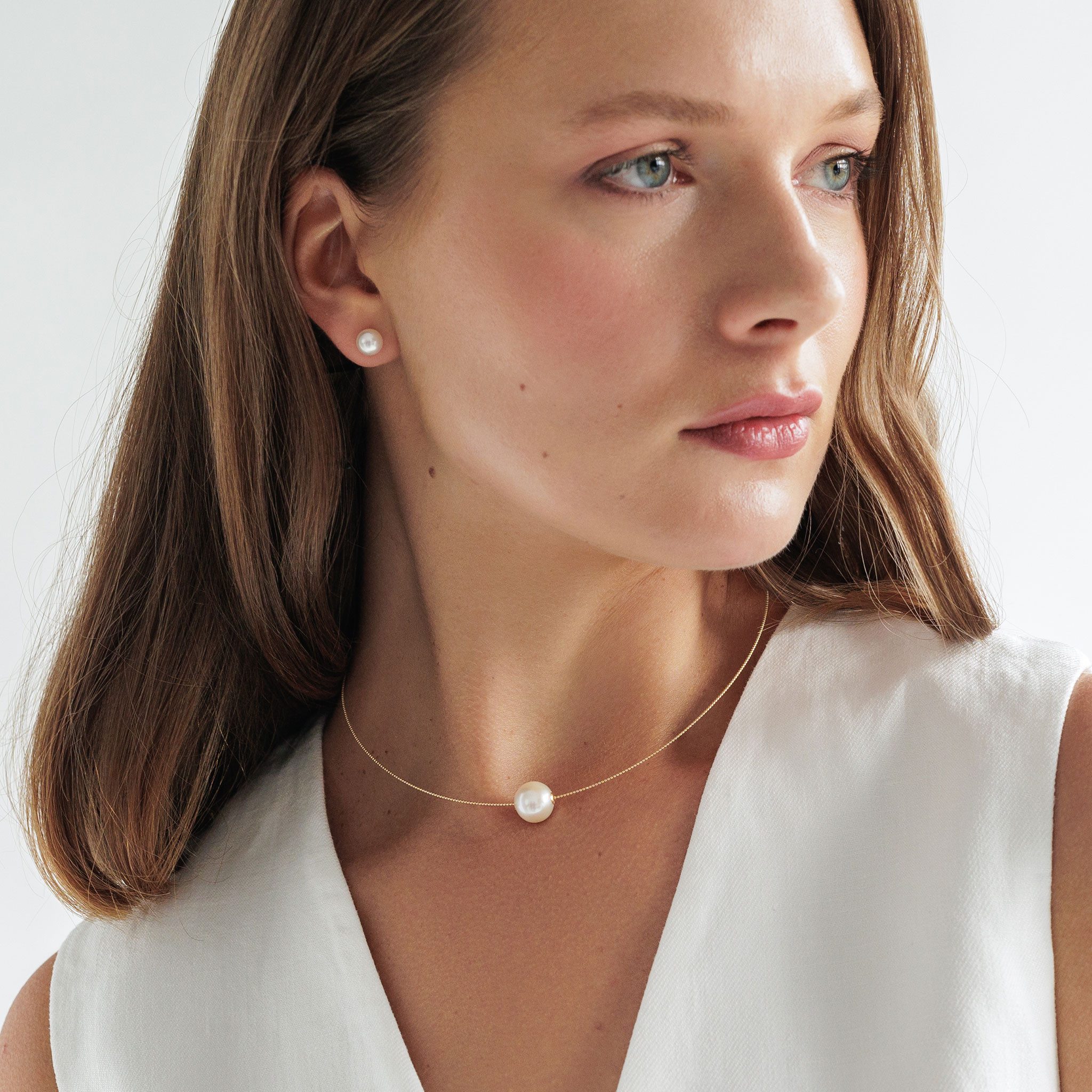 Gaura Pearls Paar Ohrstecker Perlenohrstecker weiß 8.5-9 mm, Button, echte Süßwasserzuchtperle, 14 Karat Gelbgold (585)