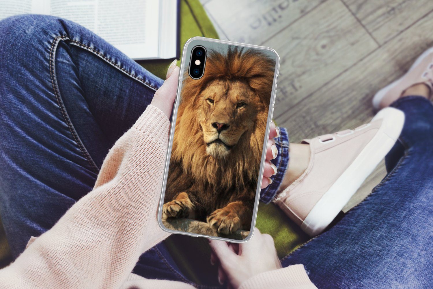 MuchoWow Handyhülle für Apple iPhone X Löwe - Felsen - Porträt, Smartphone-Bumper, Print, Handy Schutzhülle Dünn