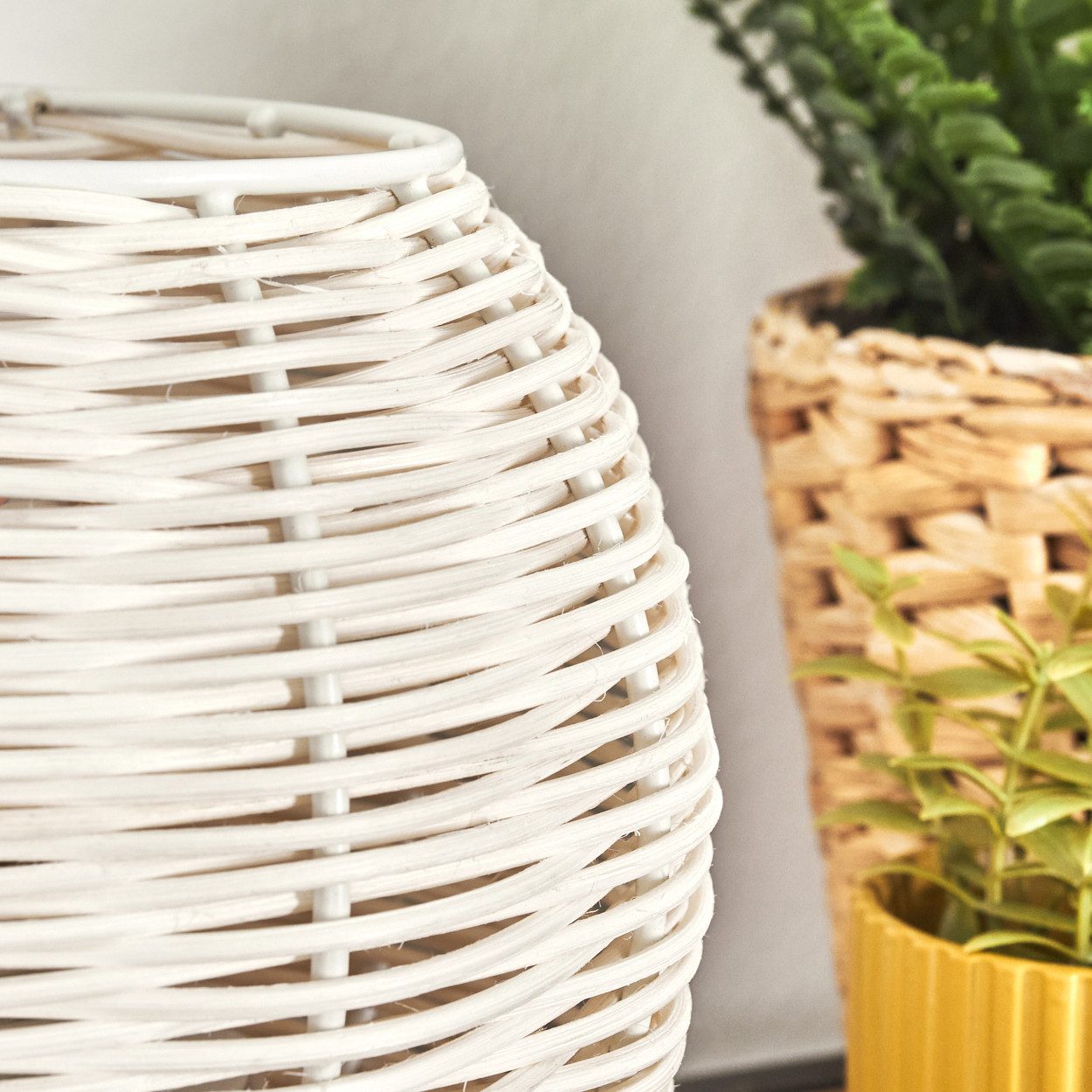 hofstein Tischleuchte Tischlampe aus Metall/Rattan in Beige/Weiß, ohne Leuchtmittel, Schirm aus Rattan (16 cm), An/-Auschalter, 1x E14, ohne Leuchtmittel