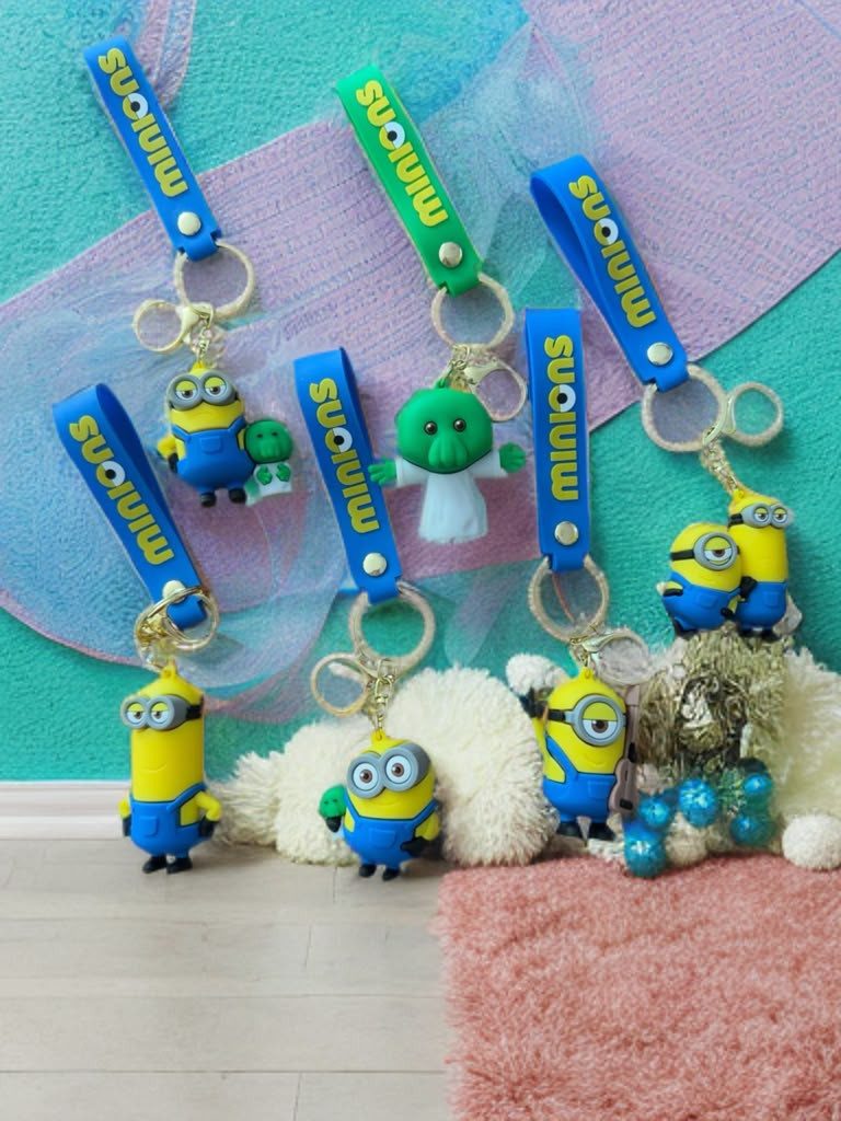 GOLDIA GMBH Schlüsselanhänger Minions Comicfigur mit Handschlaufe und Karabiner,Zufallsmotiv 5–6,5cm (Set, 1-tlg., Geschenk-Set), Sechs Designs, flexible Schlau – Bild 3 von 5