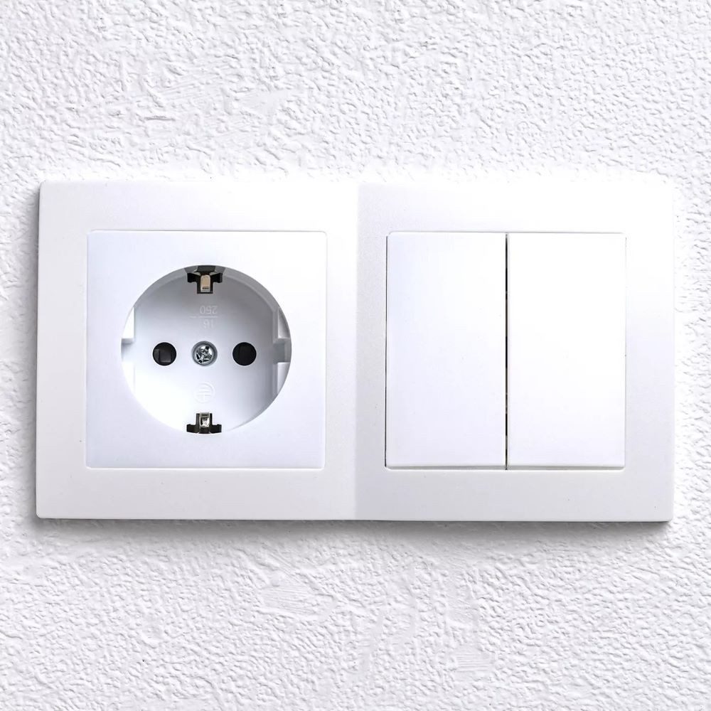 Lichtideen Schalter 7820 Levina Kunststoff Kombi Steckdose + Serienschalter (Taster, Schalter, Anennendose, Steckdose mit USB lieferbar)