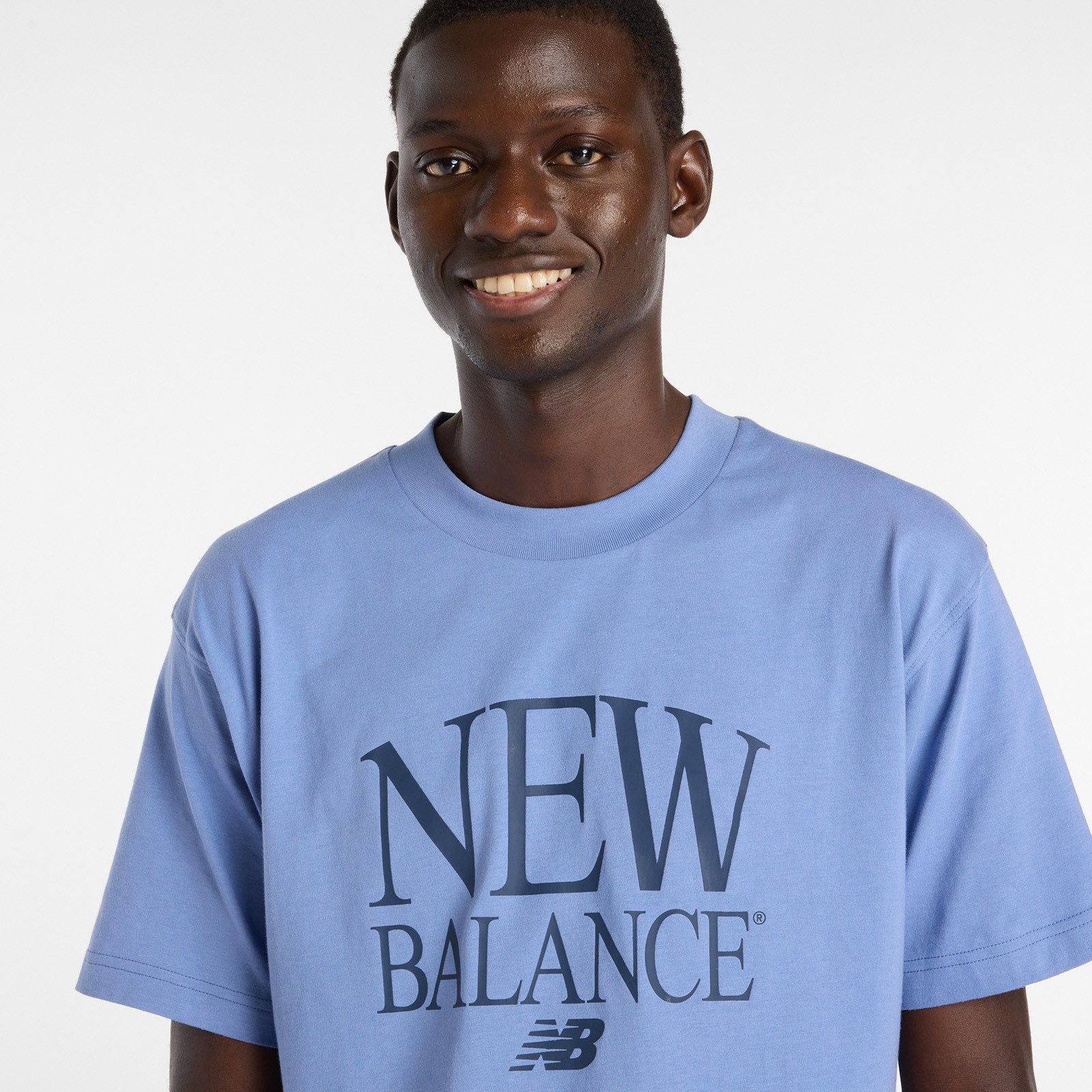 New Balance T-Shirt mit modernem Print-Design, Kurzarm, aus Baumwolle – Bild 4 von 5