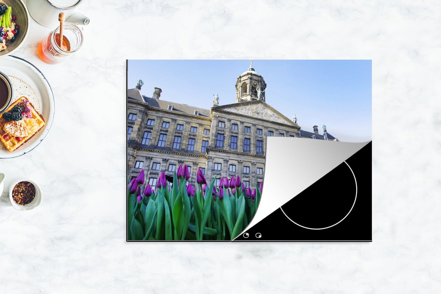 Amsterdam, MuchoWow Lila cm, Vinyl, (1 Palast Königlichen Arbeitsfläche Ceranfeldabdeckung nutzbar, in wachsen vor Mobile dem Tulpen Herdblende-/Abdeckplatte tlg), 70x52