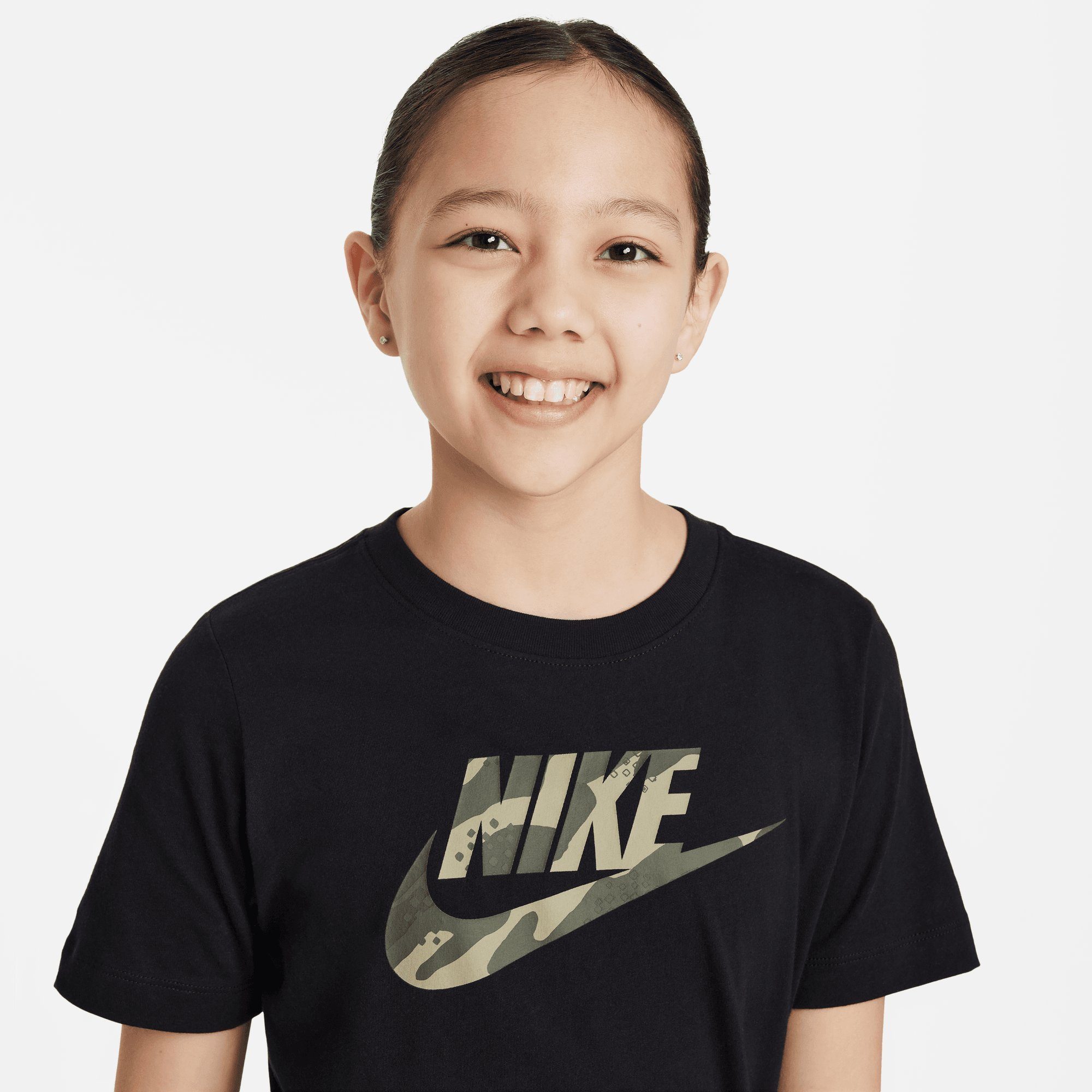 Nike Sportswear T-Shirt K SEASONAL - NSW TEE CAMO Kinder für CLUB
