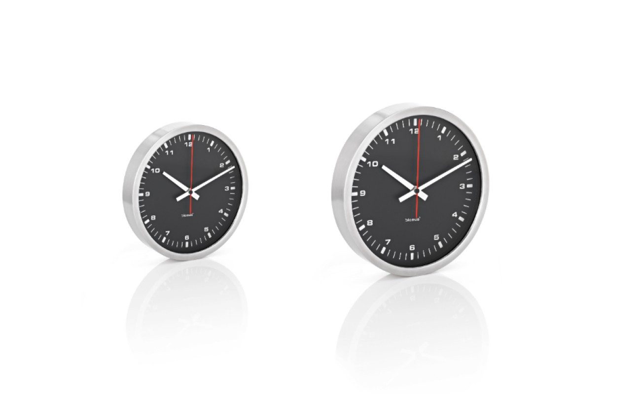 blomus Wanduhr -ERA- Design-Wanduhr, mit rotem Sekundenzeiger, Uhr aus Aluminium (exakter Sekundenzeiger, robust, flexibel einsetzbar)