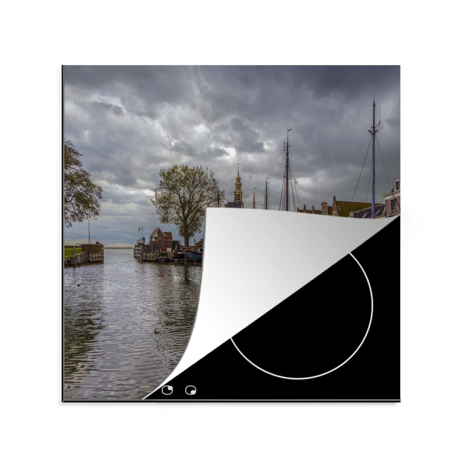 MuchoWow Herdblende-/Abdeckplatte Ein grauer Himmel hängt über dem Hafen von Hoorn, Vinyl, (1 tlg), 78x78 cm, Ceranfeldabdeckung, Arbeitsplatte für küche