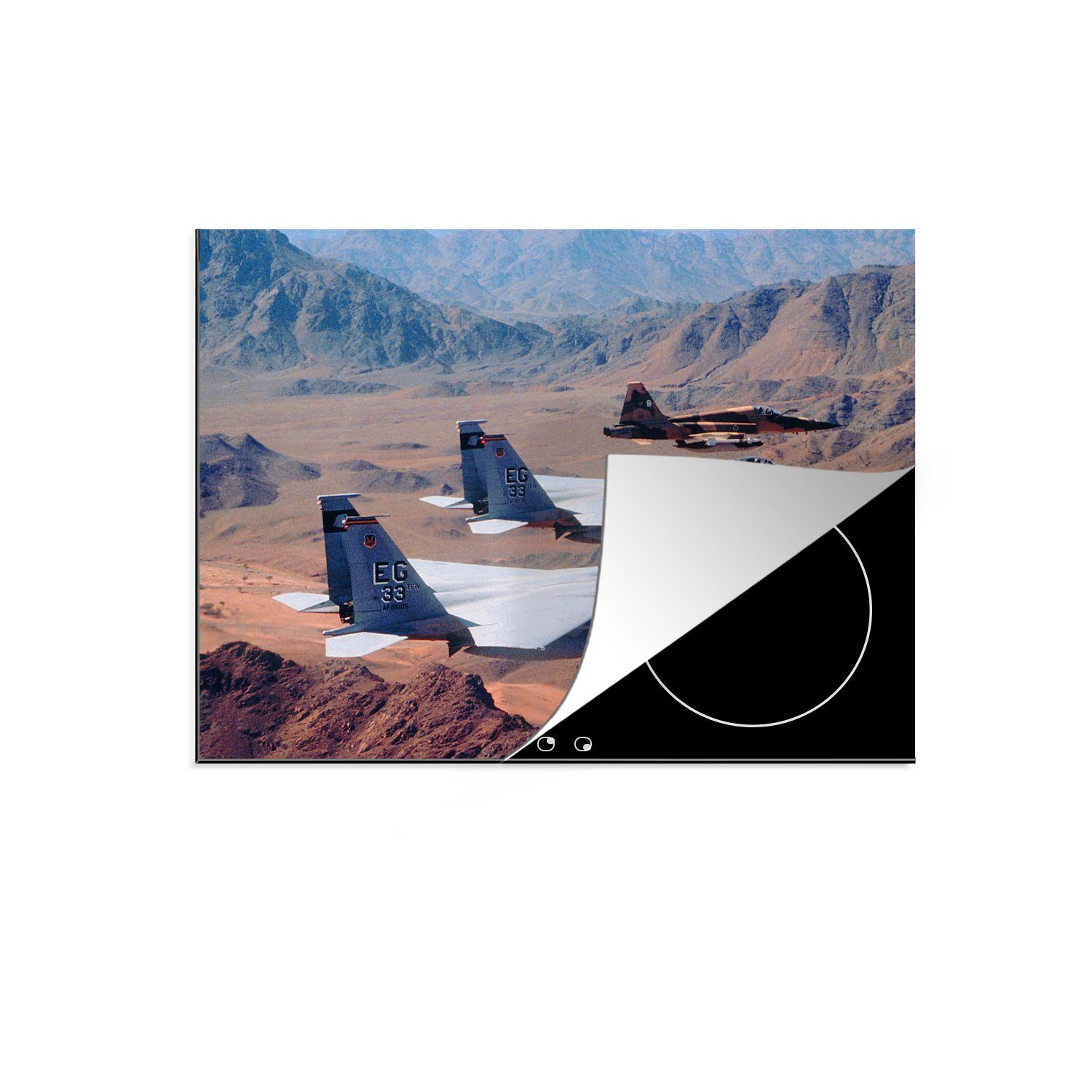 MuchoWow Herdblende-/Abdeckplatte Militärflugzeuge fliegen über die Wüste, Vinyl, (1 tlg), 70x52 cm, Mobile Arbeitsfläche nutzbar, Ceranfeldabdeckung | Herdabdeckplatten
