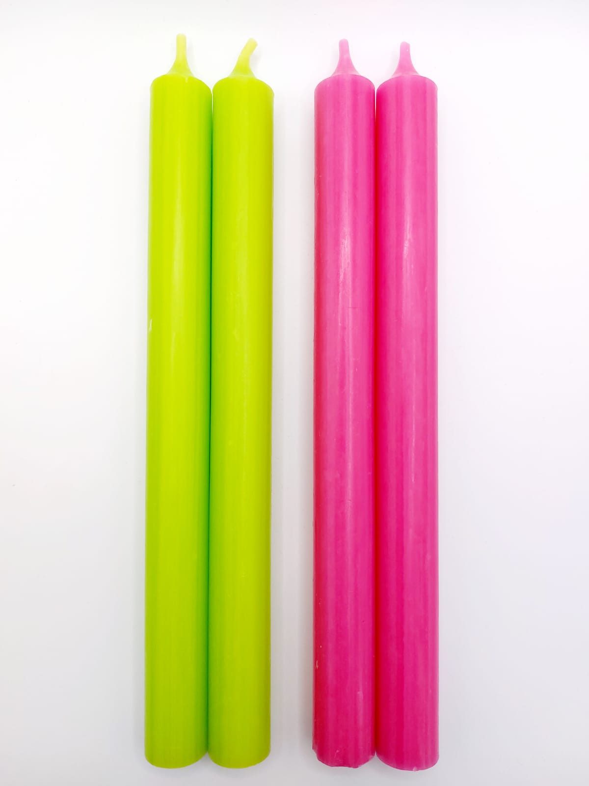 meytrade Tafelkerze Stabkerzen extra lang in 2 Farben pink rosa neon grün Frühlingsfarben (4er Set mit 9 Stunden Brenndauer je Kerze)