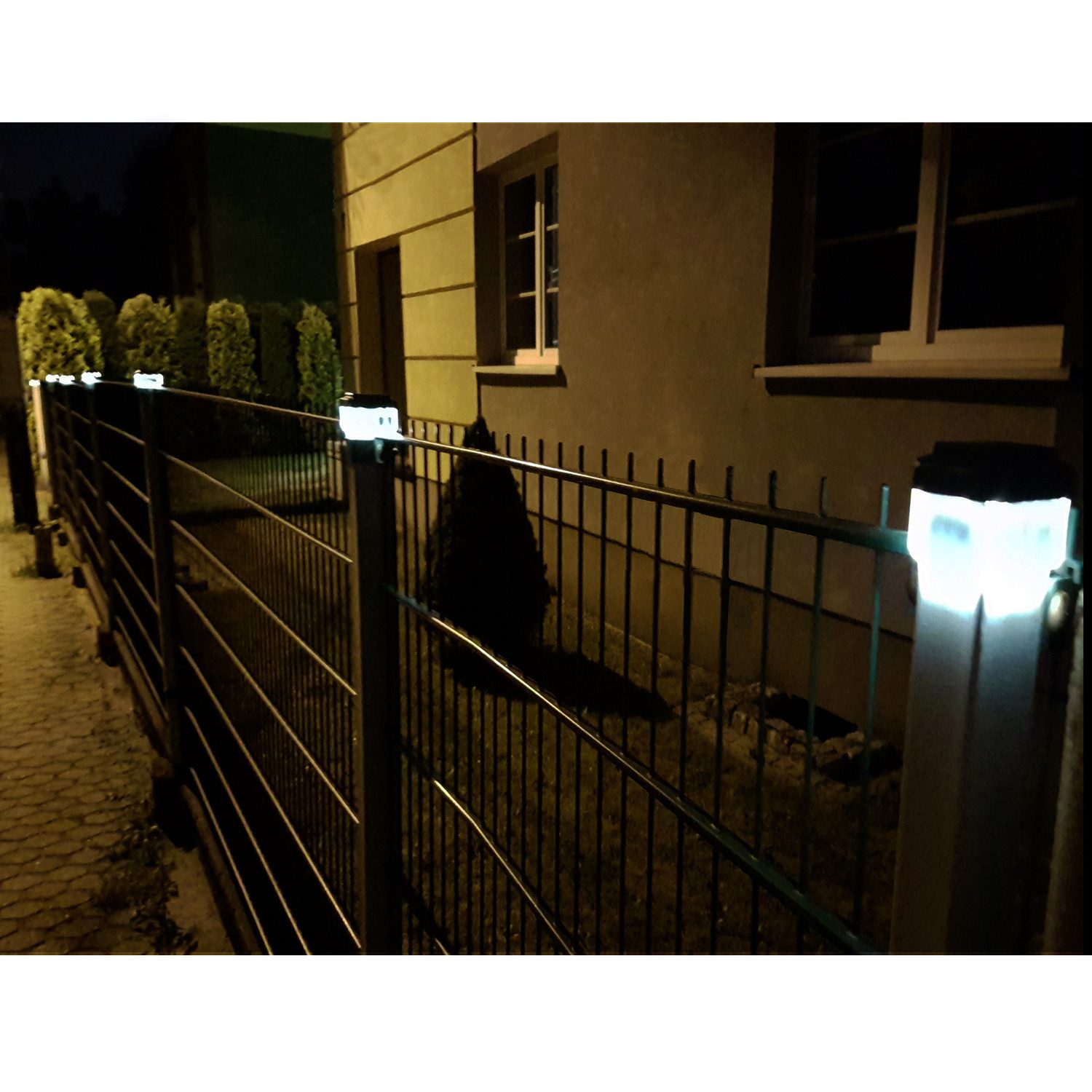 GreenBlue LED Gartenleuchte Solarmastleuchte für Zaun Outdoor geeignet, LED fest integriert, Warmweiß, solarbetriebene LED Gartenlampe für Garten und Zaun wette – Bild 5 von 5