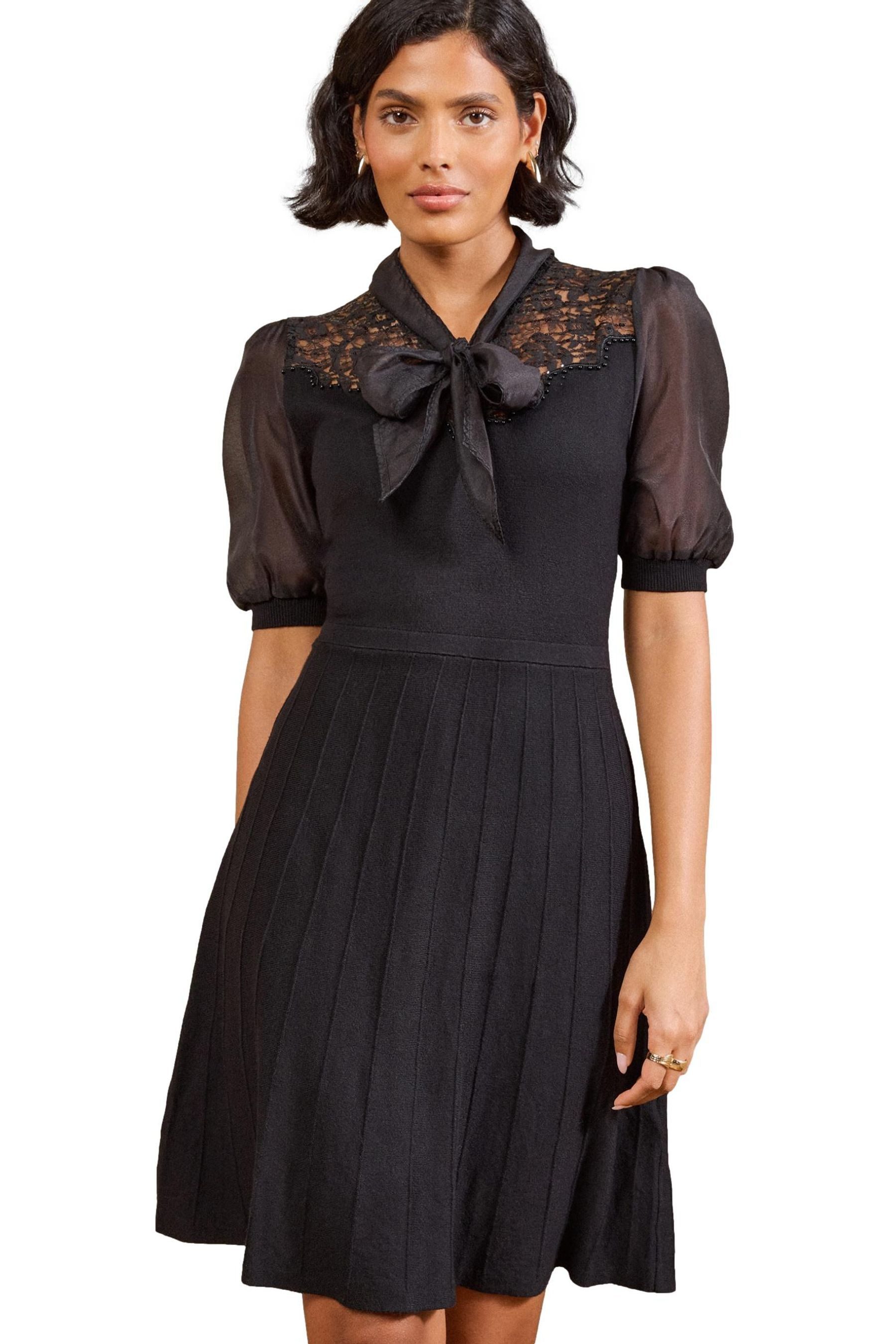Love & Roses Minikleid Love & Roses Strick-Minikleid mit Pailletten (1-tlg)