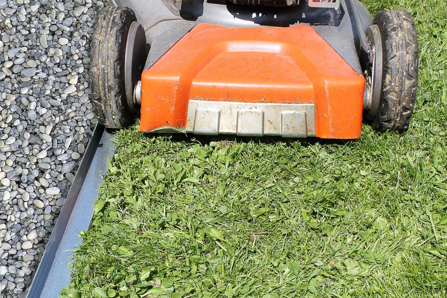 Boni-Shop Rasenkante Rasenkante Mit Radlauf mit Klammer 9.5cm x 70cm, Mahkante, Rasenmähkante