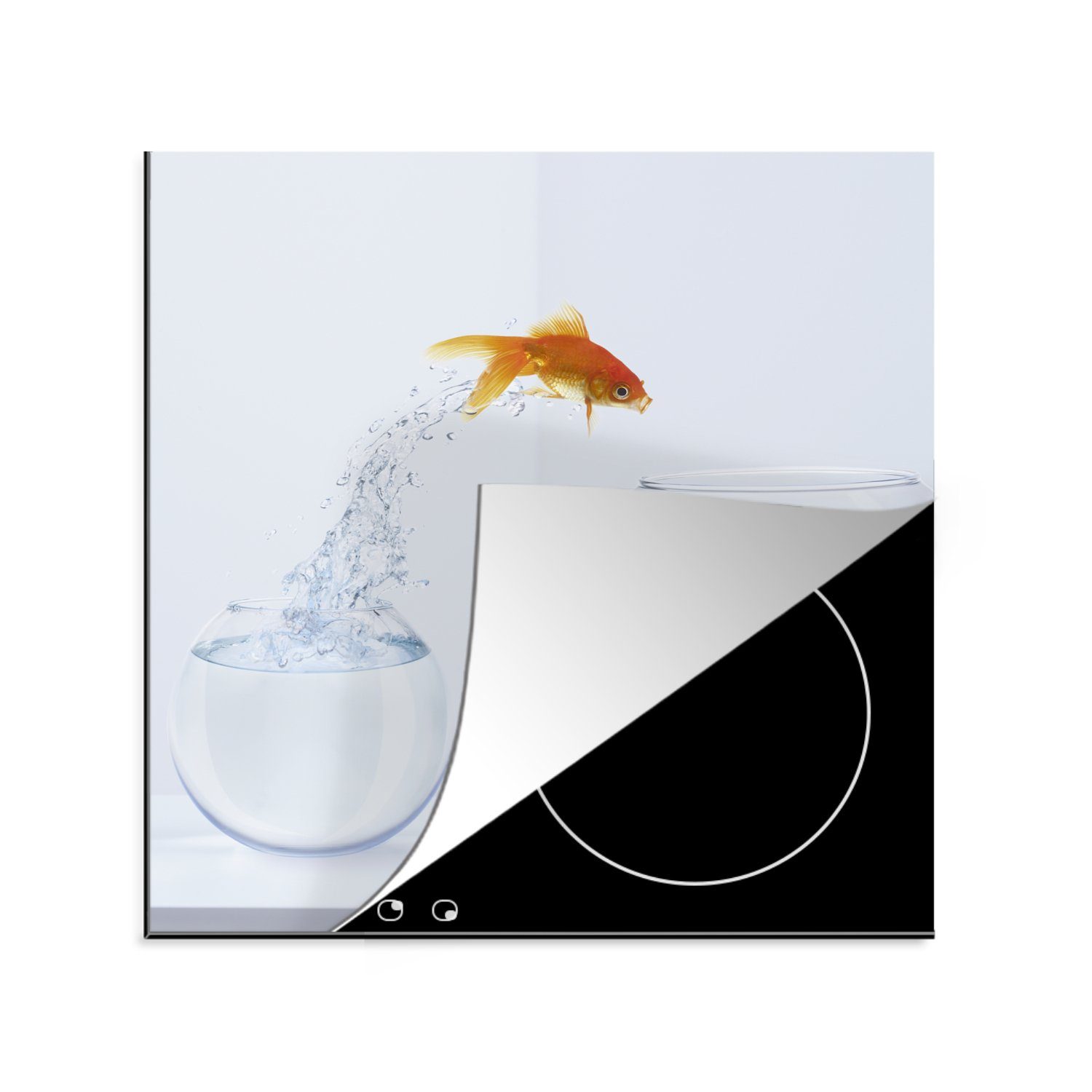 MuchoWow Herdblende-/Abdeckplatte Goldfisch - (1 Arbeitsplatte für 78x78 Weiß Ceranfeldabdeckung, - cm, tlg), Fischglas, küche Vinyl
