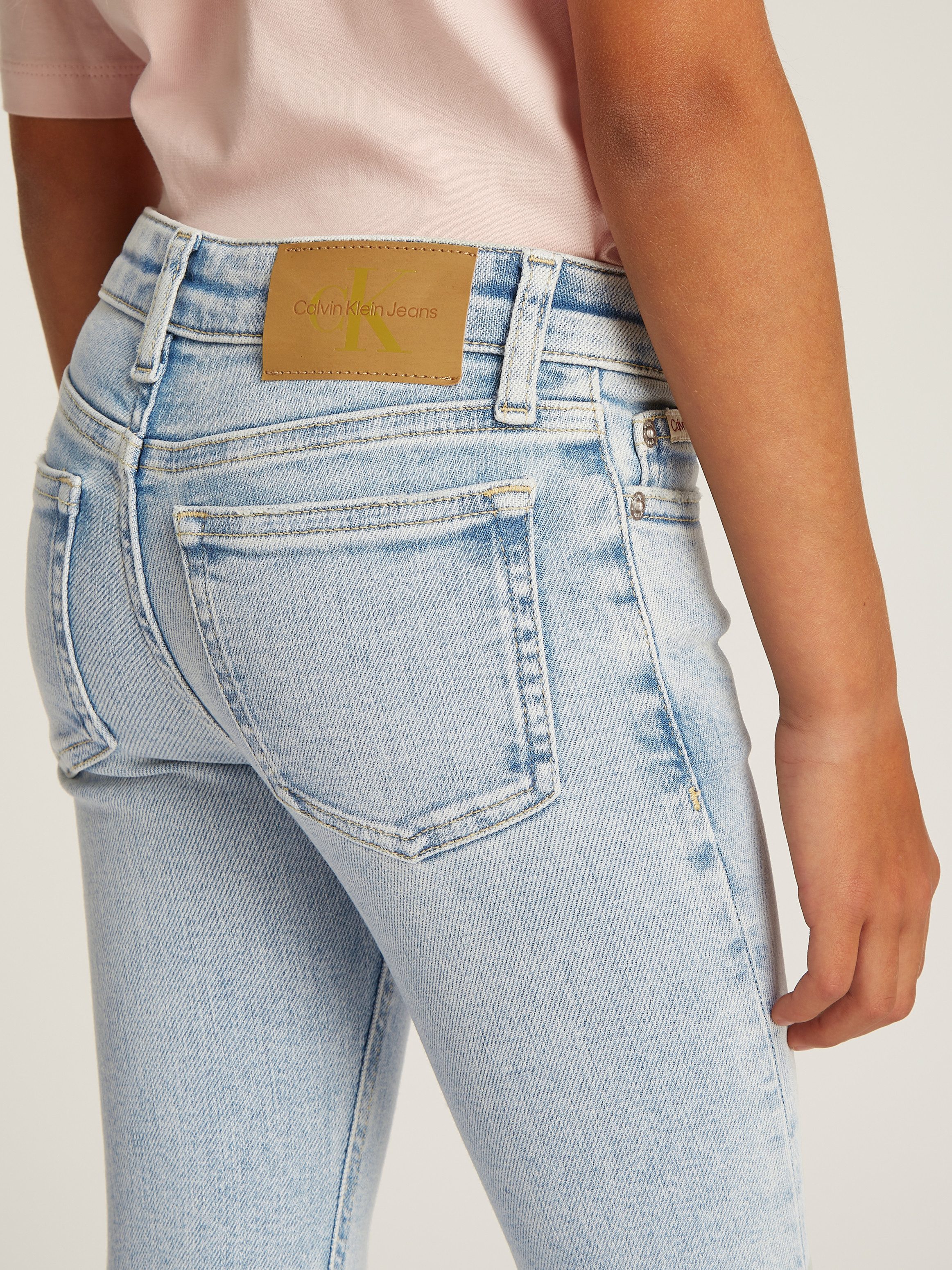 Calvin Klein Jeans Bootcut-Jeans MR FLARE LIGHT BLUE VISUAL DENIM für Kinder bis 16 Jahre mit Logopatch