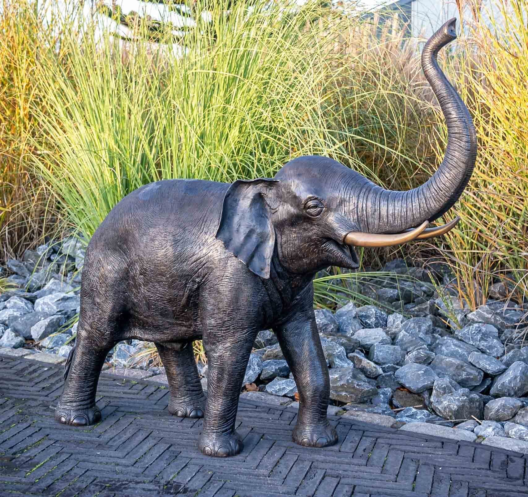 IDYL Gartenfigur IDYL Bronze-Skulptur Elefant wasserspeiend, Bronze