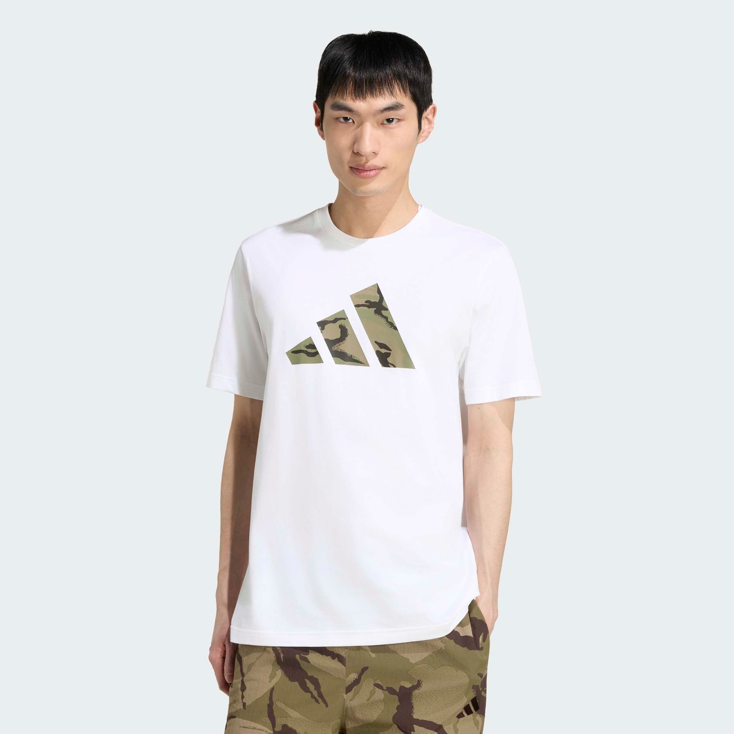 adidas Sportswear T-Shirt CAMO 3-BALKEN GRAFIK mit Rundhalsausschnitt, ohne Verschluss, aus Baumwolle, normale Länge