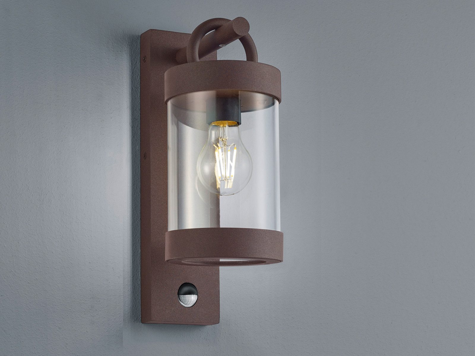 TRIO Leuchten LED Außen-Wandleuchte, Bewegungsmelder, LED wechselbar, Warmweiß, Landhausstil Wand Außenleuchte aus Aluminium Rostoptik, Höhe 33cm