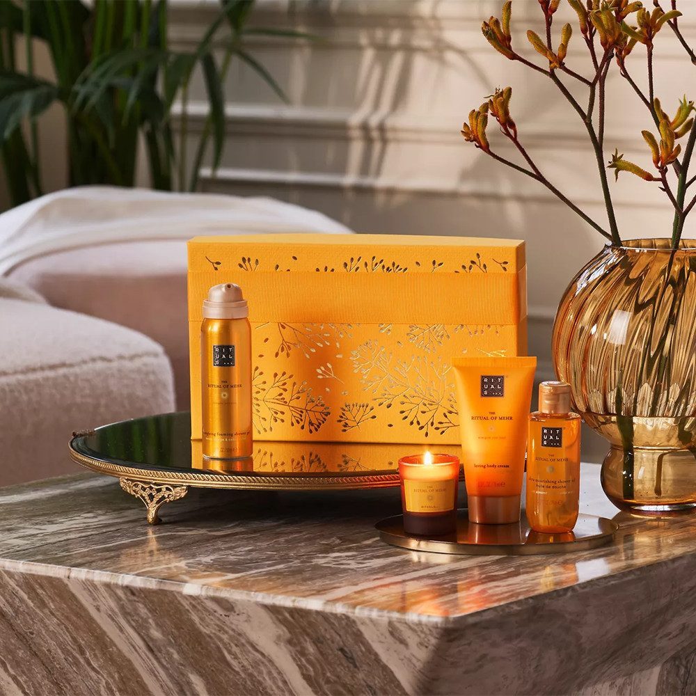 Rituals Pflege-Geschenkset The Ritual of Mehr Small Gift Set – 4-teilig, 4-tlg., Duschgel, Duschöl, Body Cream & Kerze im Geschenkset
