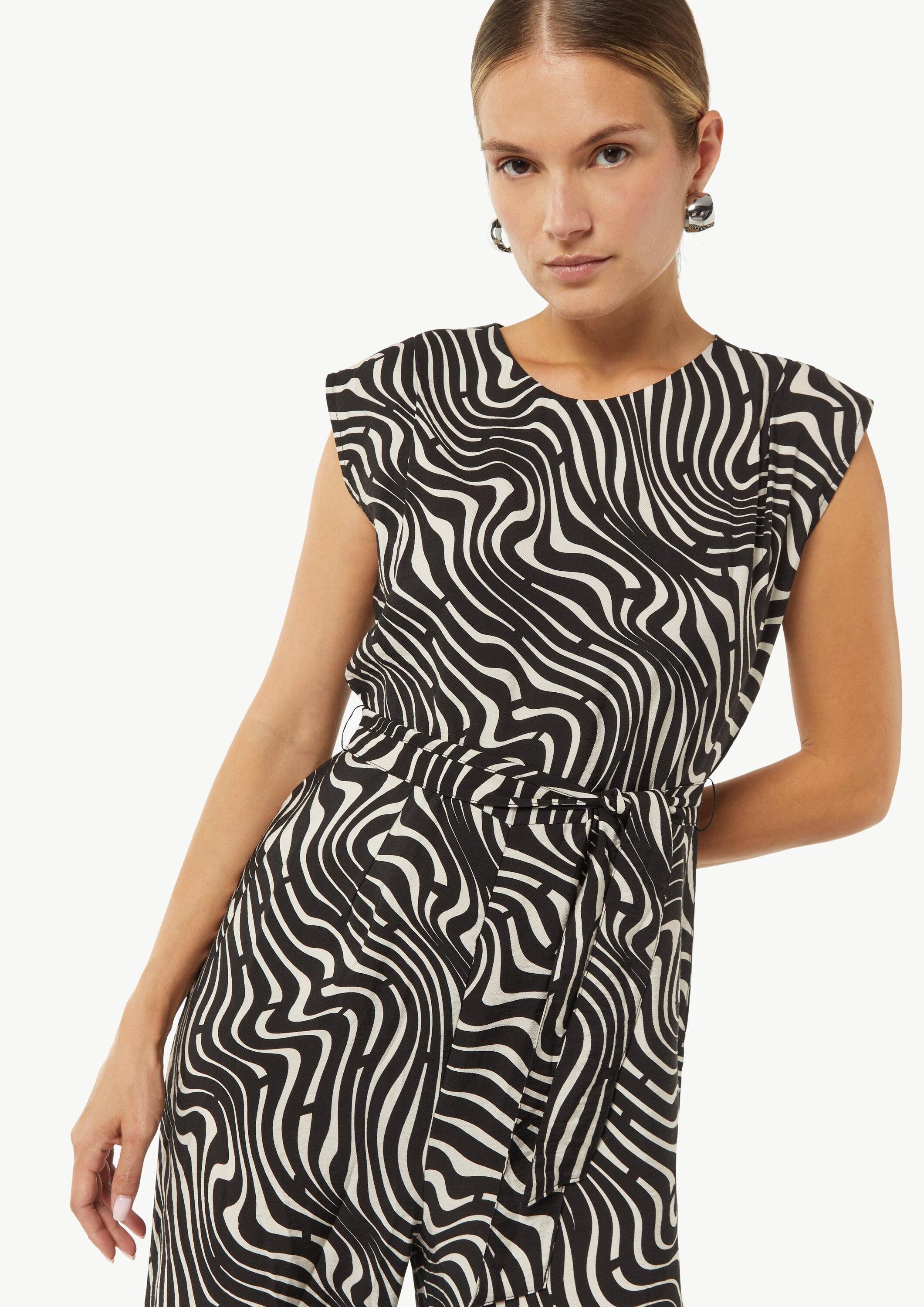 comma Jumpsuit Overall Gemusterter Overall mit Bindegürtel und Faltendetails