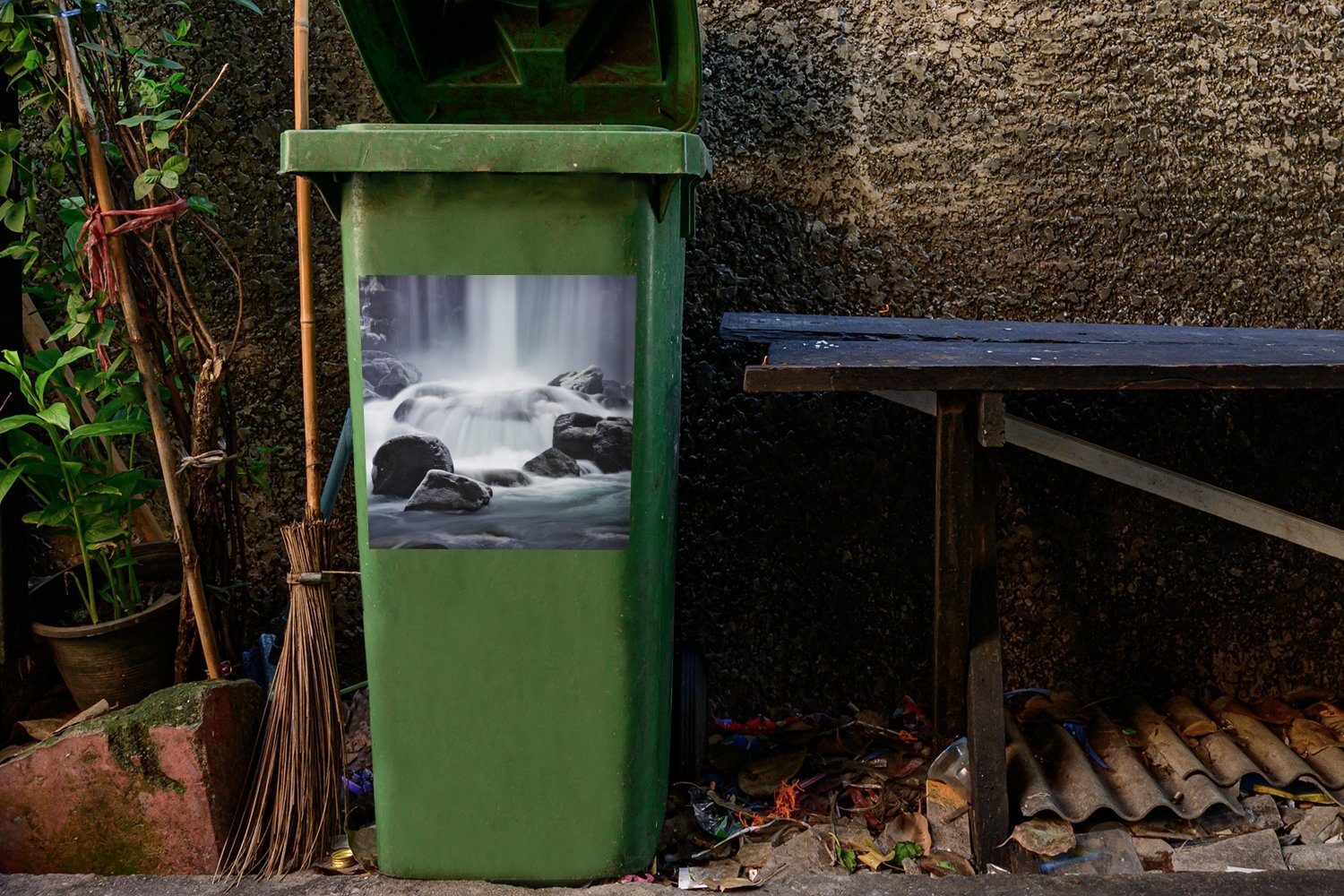 Mülleimer-aufkleber, Mülltonne, Natur Abfalbehälter Sticker, Container, Steine (1 MuchoWow Wandsticker St), - Wasserfall -