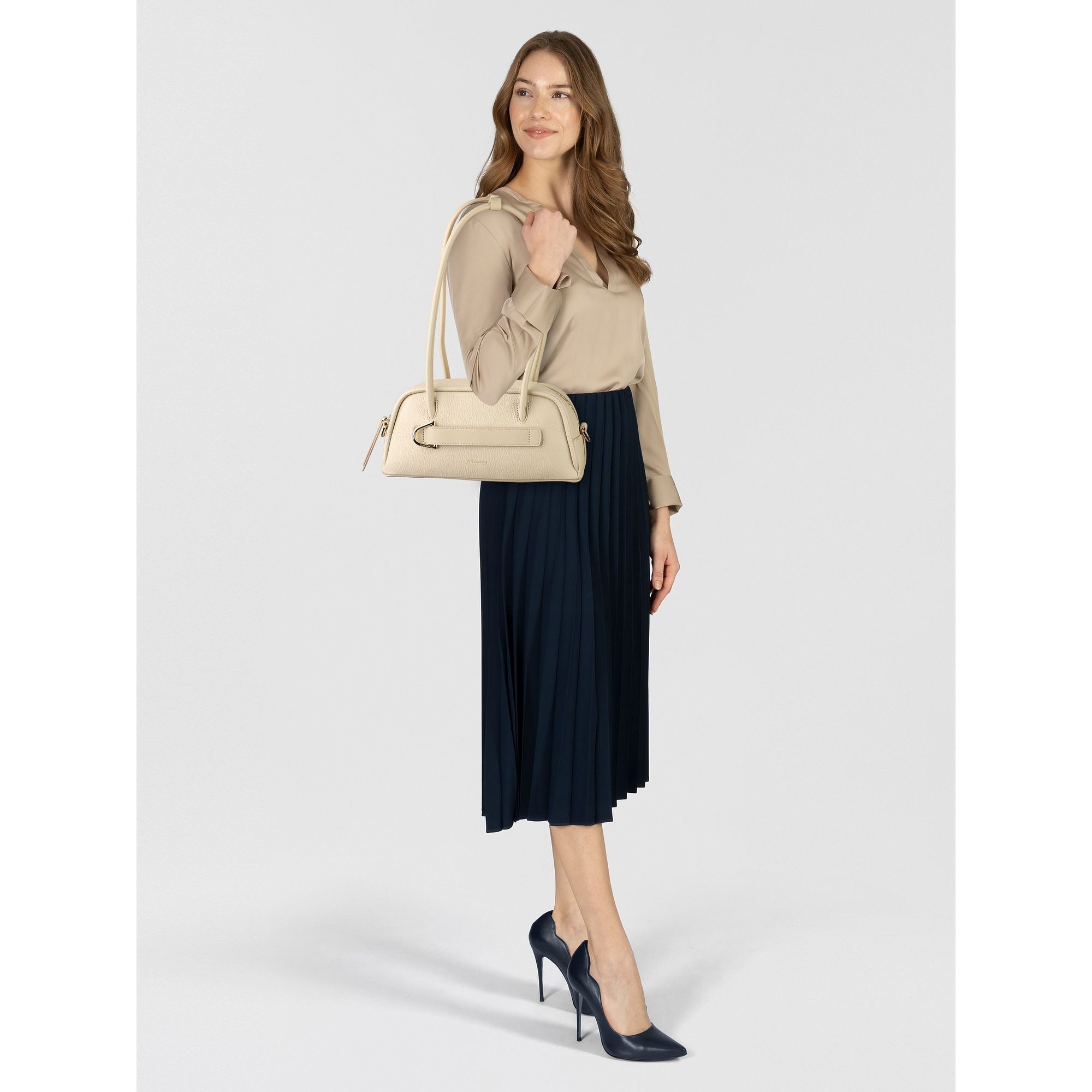 COCCINELLE Schultertasche Paki, Leder