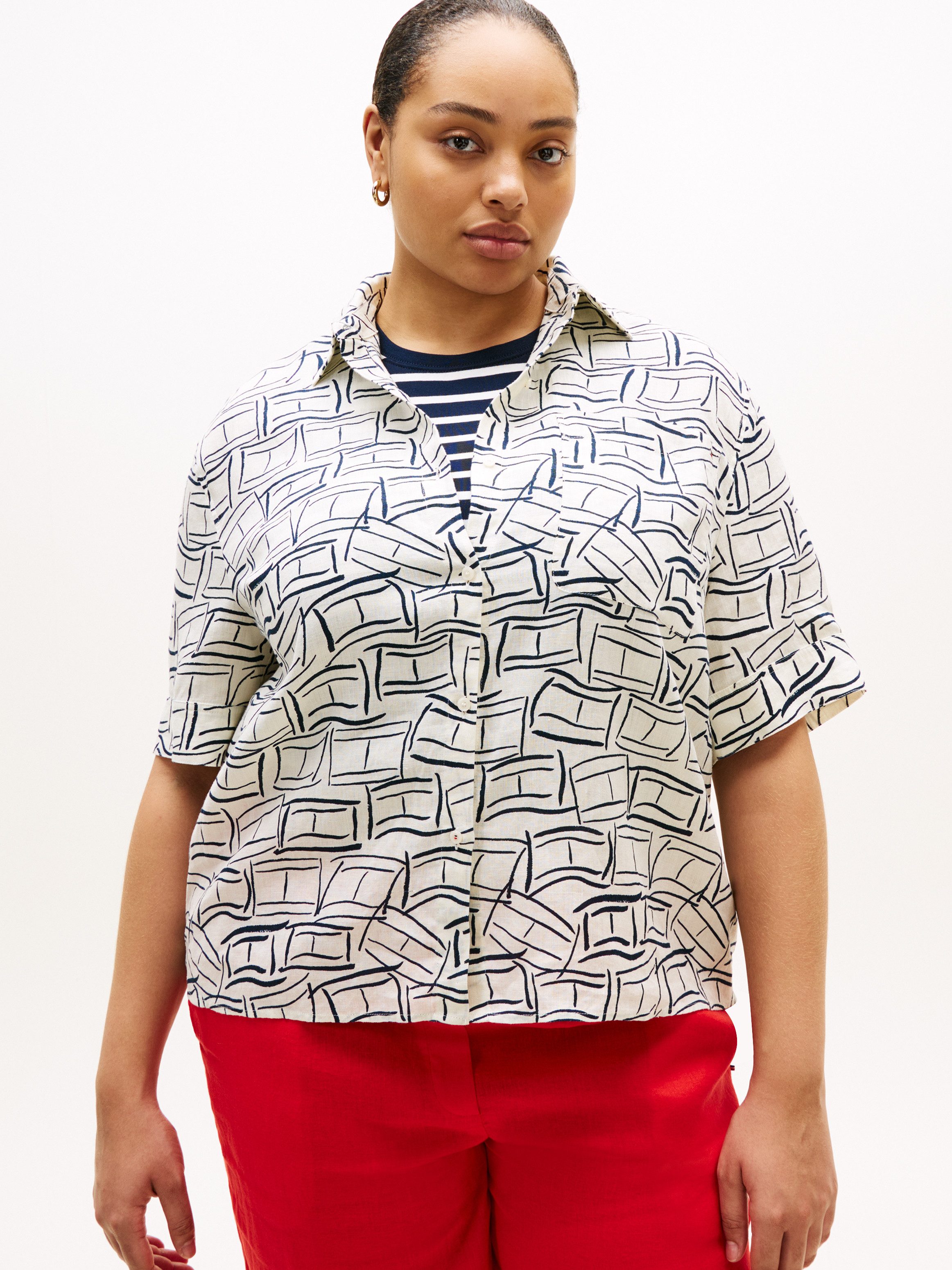 Tommy Hilfiger Curve Kurzarmshirt CRV ESS LINEN SHIRT WITH SS in großen Größen
