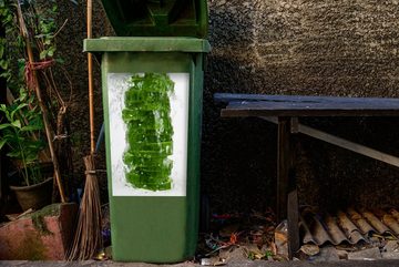MuchoWow Wandsticker Gurke - Wasserfall - Gemüse (1 St), Mülleimer-aufkleber, Mülltonne, Sticker, Container, Abfalbehälter
