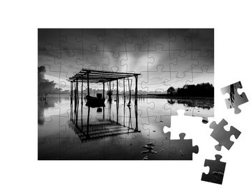 puzzleYOU Puzzle Fischerboot in Tumpat, Malaysia, schwarz-weiß, 48 Puzzleteile, puzzleYOU-Kollektionen Fotokunst