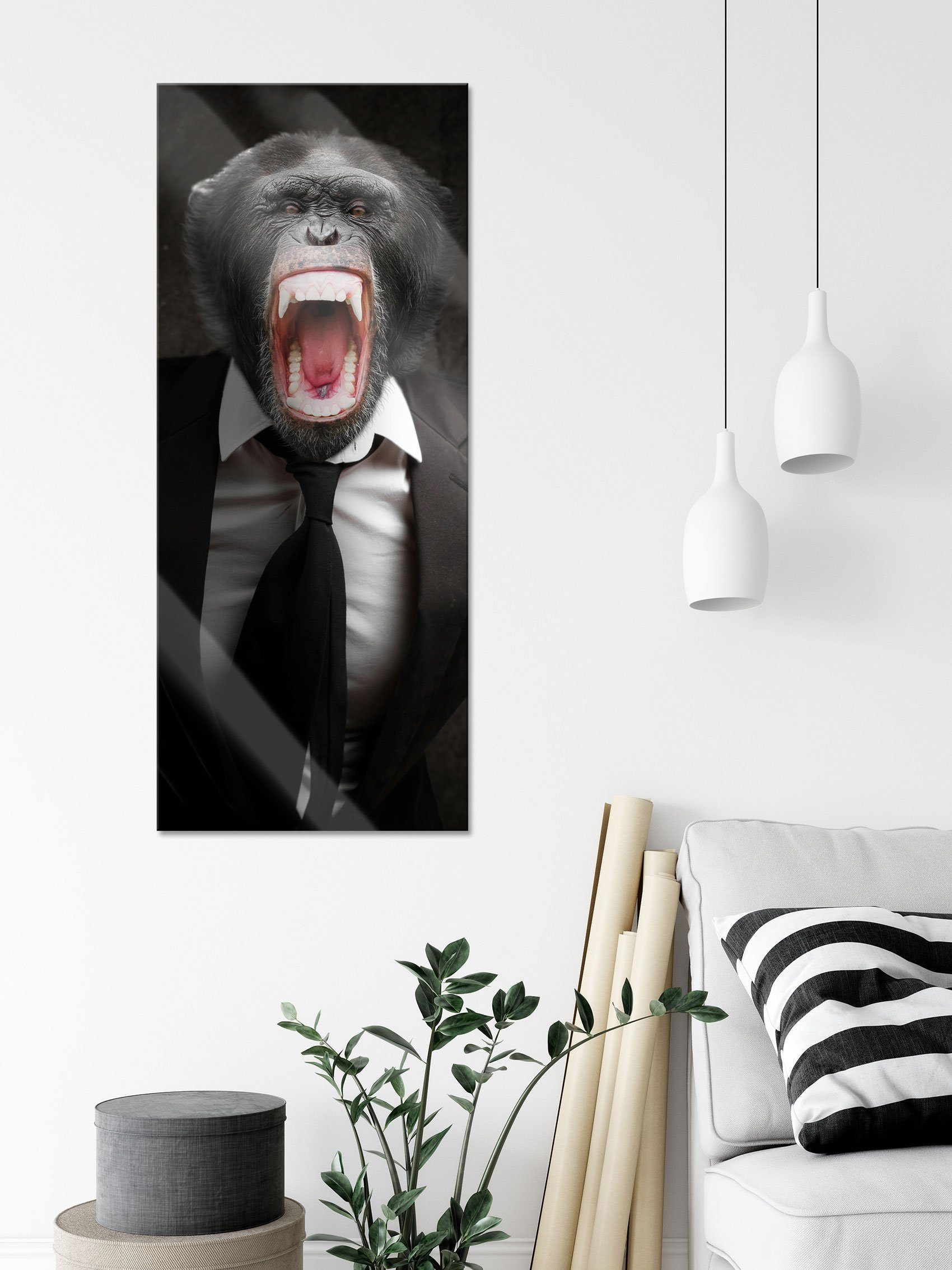 Pixxprint Glasbild Aufhängungen Anzug, Affe Wütender aus inkl. (1 Abstandshalter Glasbild Anzug Wütender Affe und im im Echtglas, St)