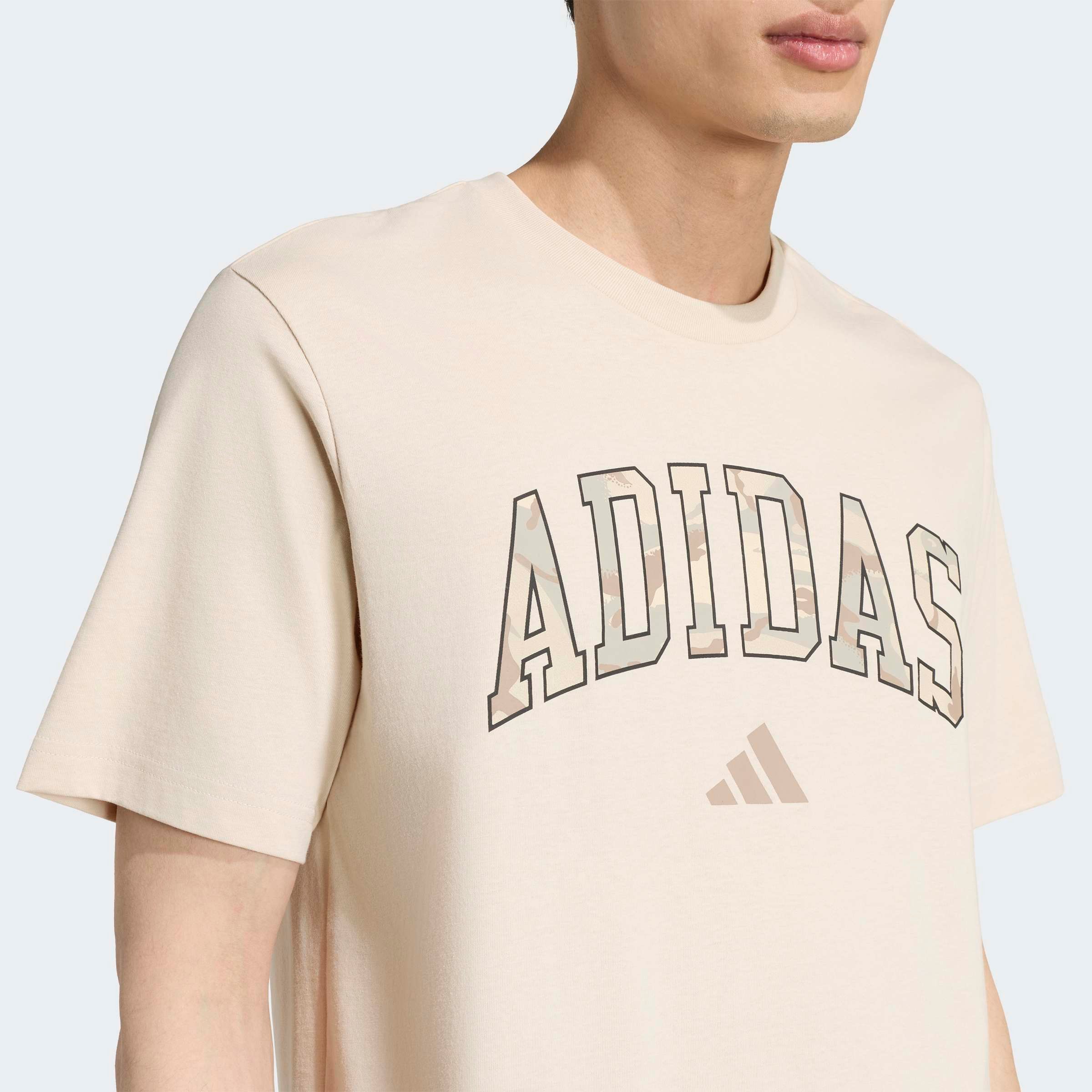 adidas Sportswear T-Shirt CAMO SCRIPT GRAPHIC für Erwachsene, sportlicher Stil, ohne Verschluss, Basic-Design – Bild 4 von 5