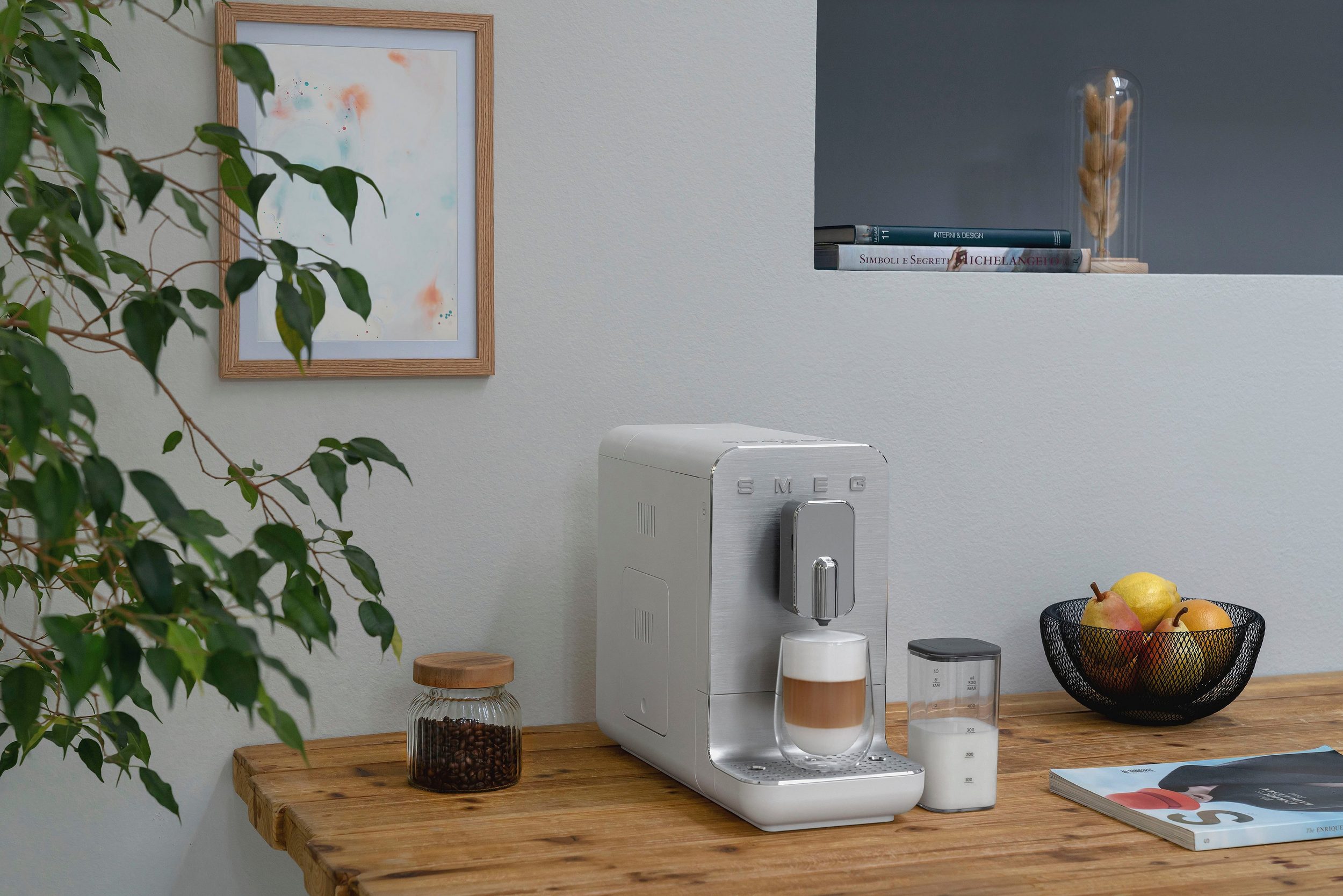 Smeg Kaffeevollautomat BCC13WHMEU, inkl. Milchbehälter