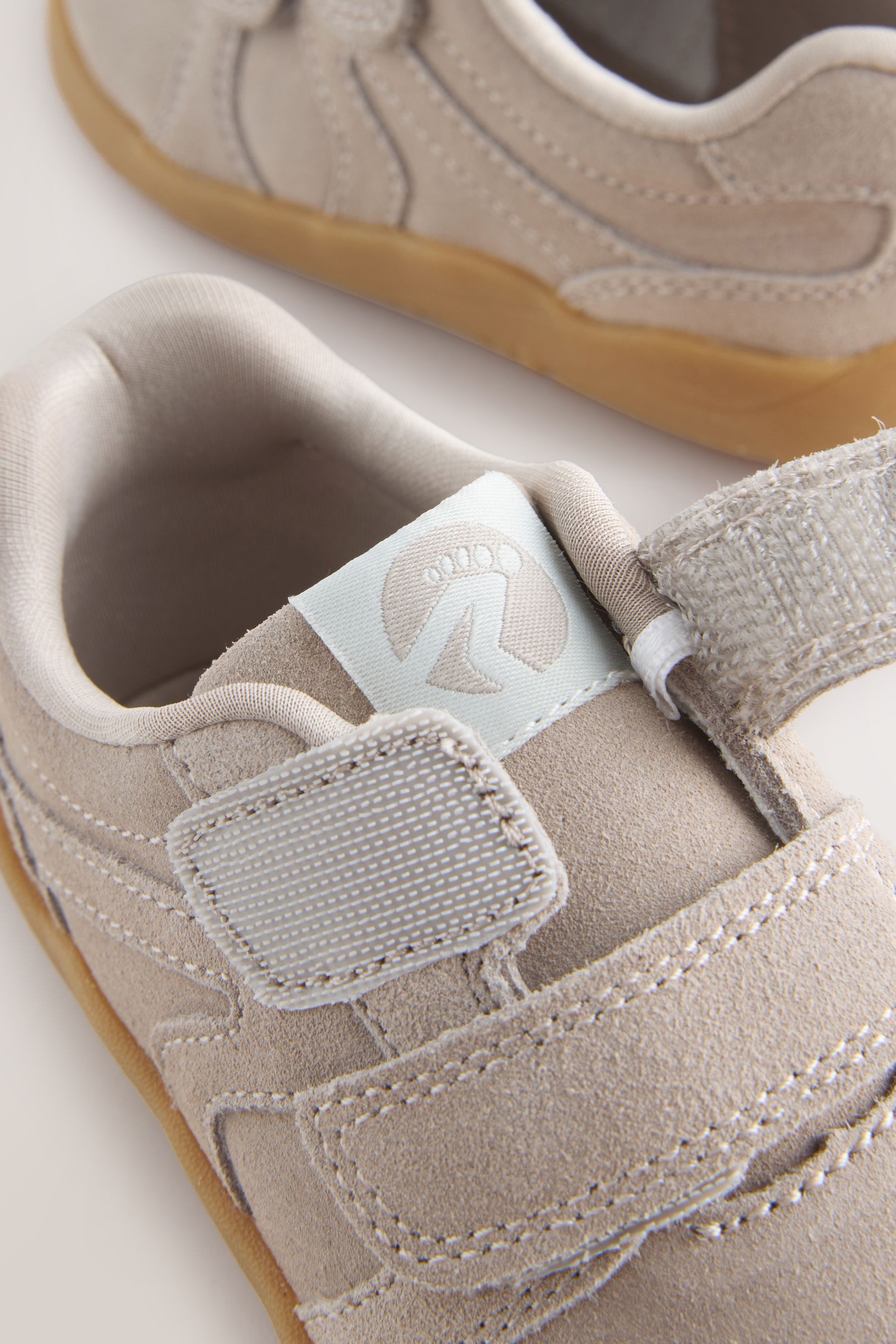 Next Barfuß-Sneaker aus Leder mit Klettverschluss Klettschuh (1-tlg)