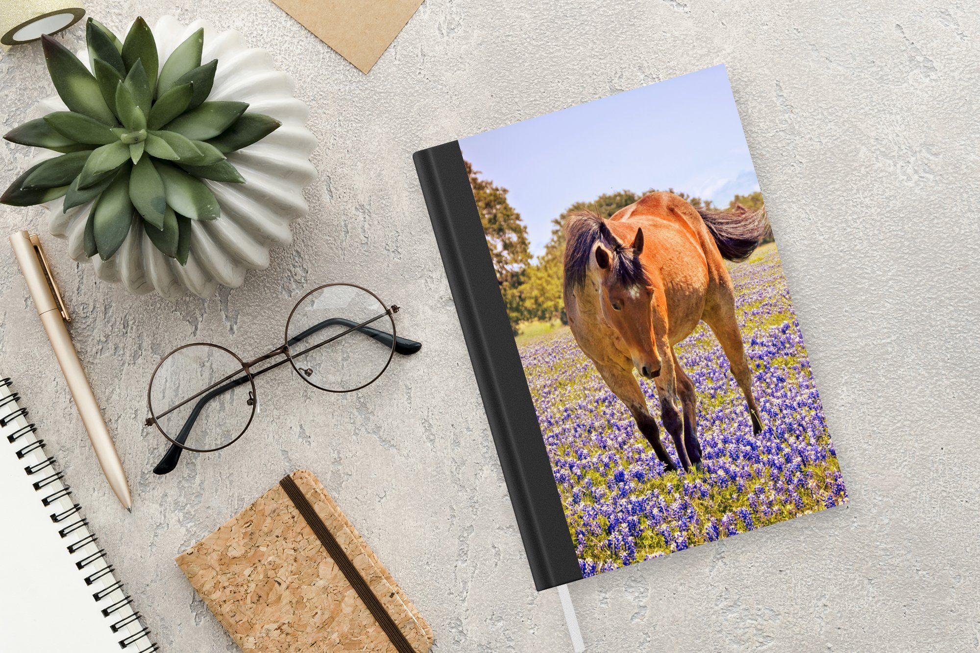 Seiten, Haushaltsbuch Bauernhoftier Tagebuch, 98 Merkzettel, - Notizheft, Pferd Lila, A5, Journal, - Blumen Notizbuch MuchoWow -
