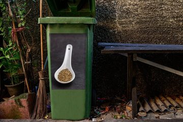 MuchoWow Wandsticker Keramiklöffel mit Kümmelsamen (1 St), Mülleimer-aufkleber, Mülltonne, Sticker, Container, Abfalbehälter