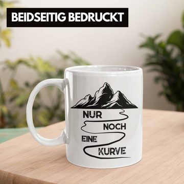 Trendation Tasse Trendation - Wandern Tasse Geschenk Wanderer Nur Noch Eine Kurve Geschenkidee Berge Alpen Geschenke