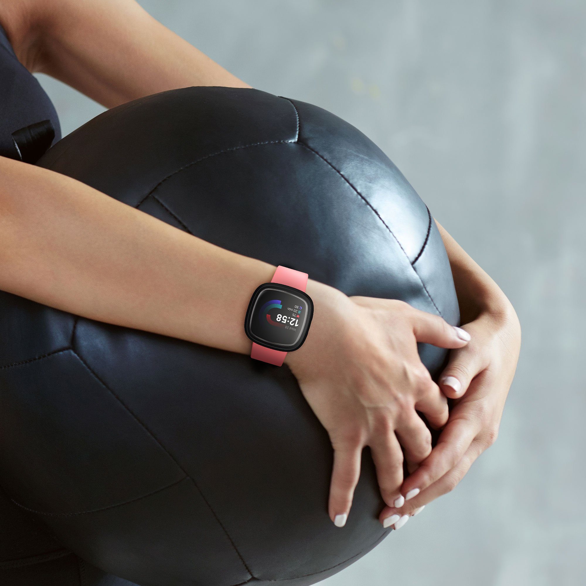 kwmobile Smartwatch-Hülle 2x Glas Hülle für Fitbit Versa 4 / Sense 2, Schutzhülle Fullbody Fitnesstracker Case Set aus Glas