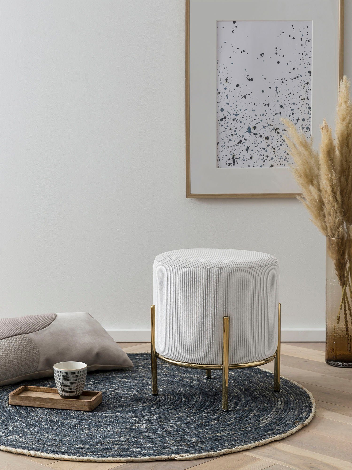 SalesFever Polsterhocker Komfortabler Polsterhocker, mit Design-Gestell aus goldfarbenem Metall