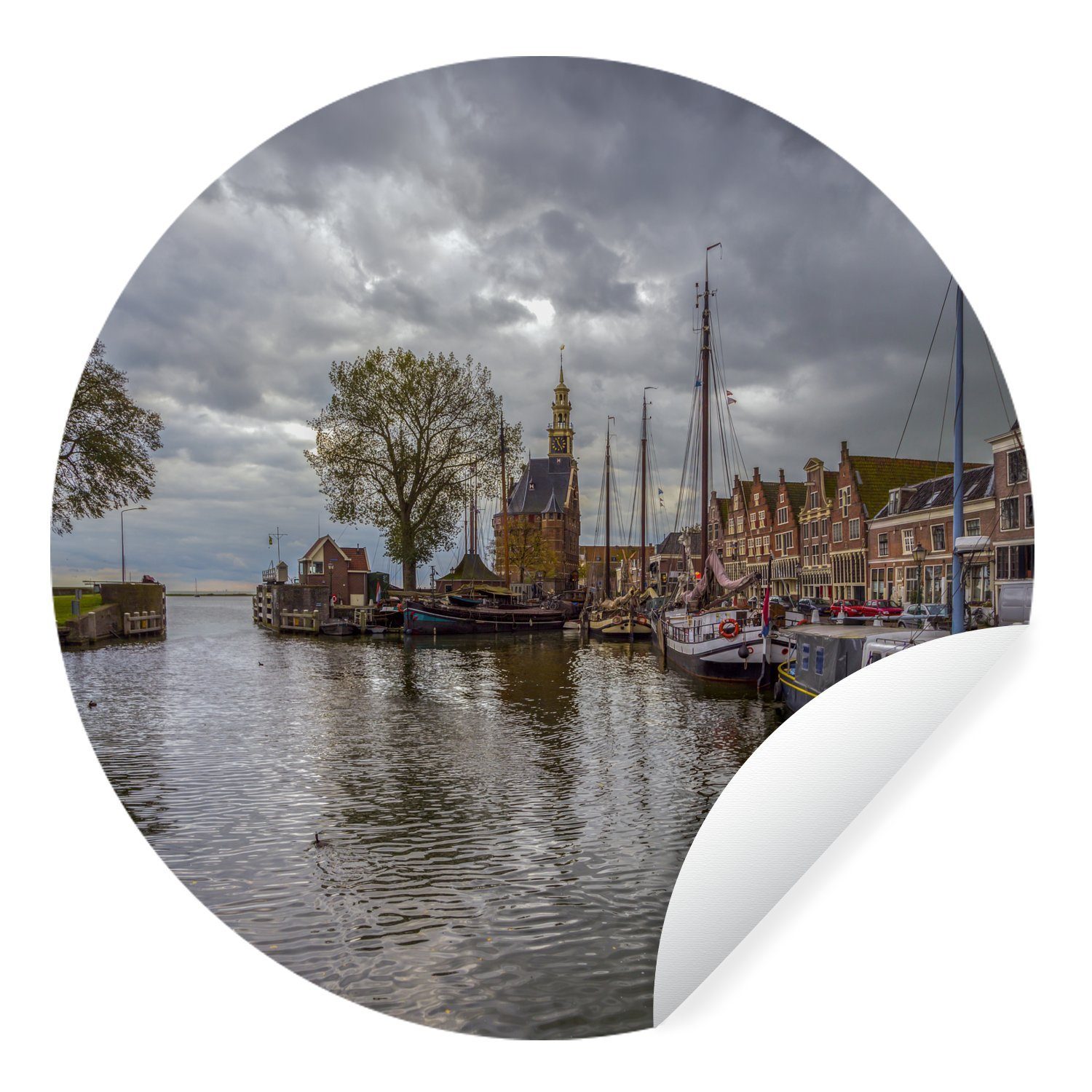 MuchoWow Wandsticker Ein grauer Himmel hängt über dem Hafen von Hoorn (1 St), Tapetenkreis für Kinderzimmer, Tapetenaufkleber, Rund, Wohnzimmer