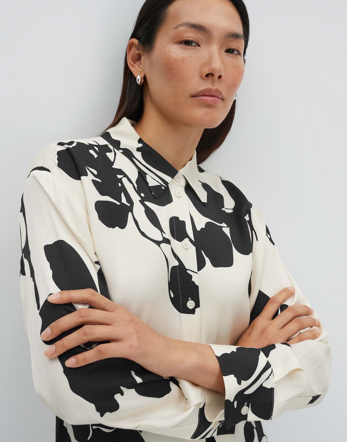 someday Langarmbluse Zeoul Printbluse aus Satin mit fließendem Fall Weite Passform, floral bedruckt mit Kellerfalte im Rücken – Bild 4 von 5