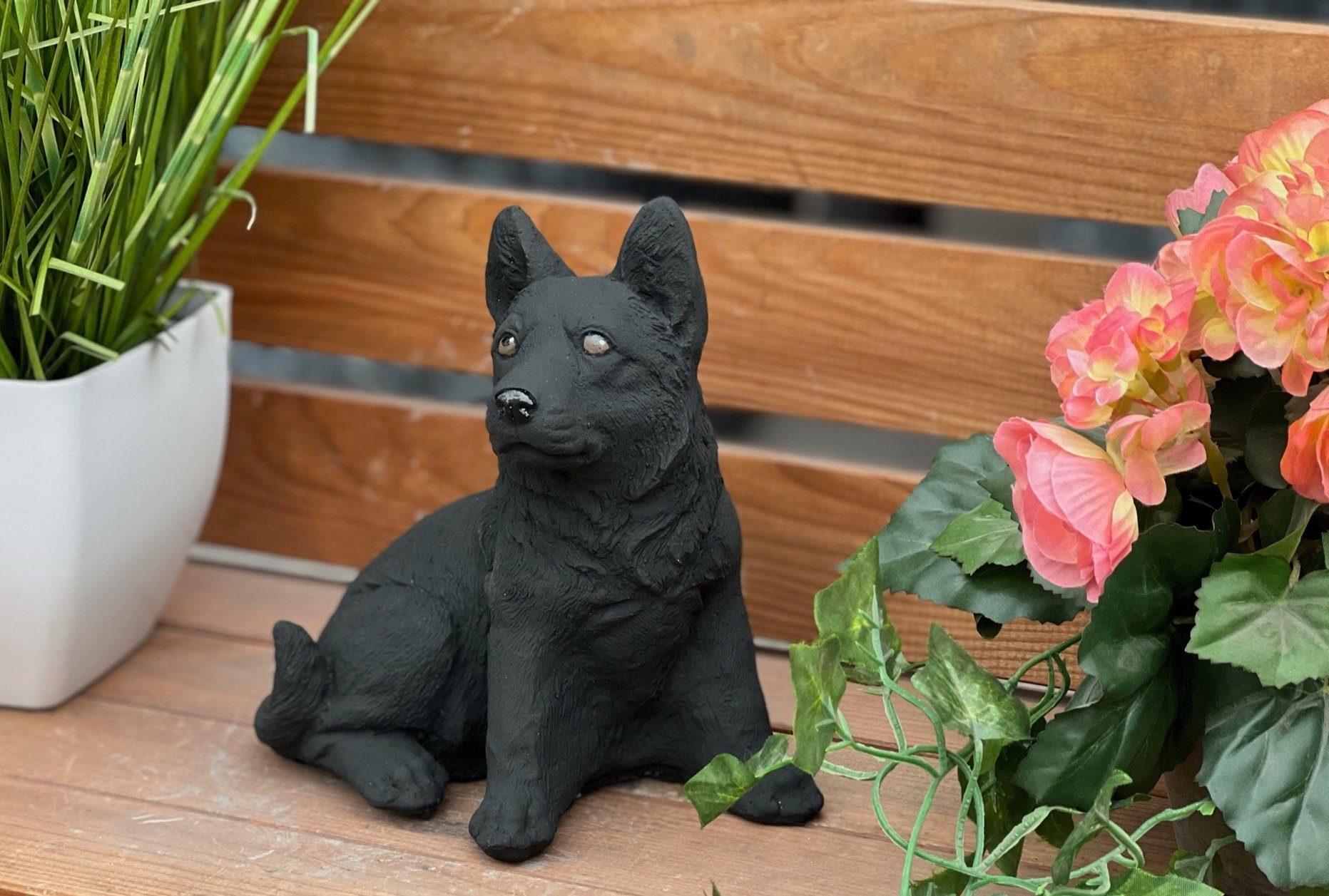 Steinfigur Stone and Gartenfigur Schäferhund schwarz in klein Style