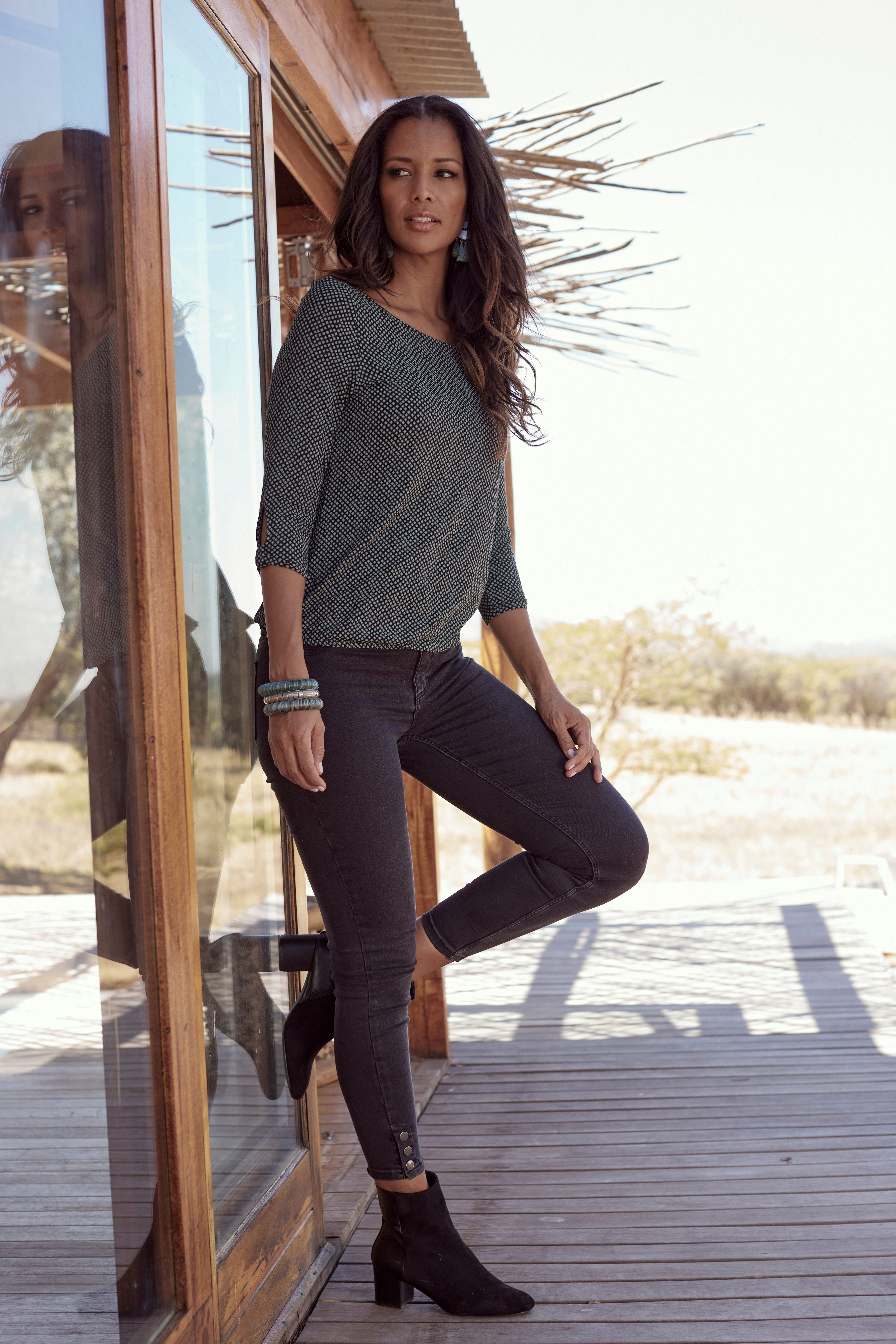 LASCANA 3/4-Arm-Shirt mit kleinem Cut-Out am Ärmelsaum aus weichem Viskose-Stretch
