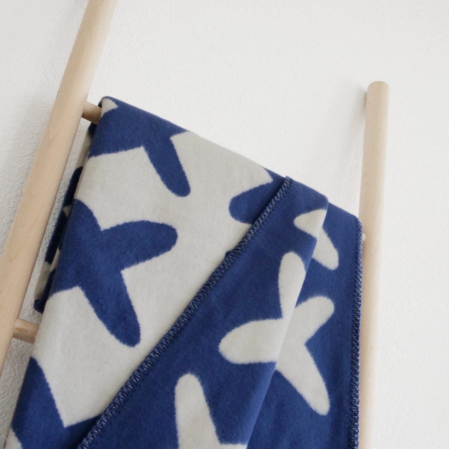 Wohndecke KJELL weiche Bio-Baumwolldecke Made in Germany, blaue Wolldecke, RIEMA Germany, Kuscheldecke aus 100% Bio-Baumwolle, weiche Sofadecke OEKO-TEX