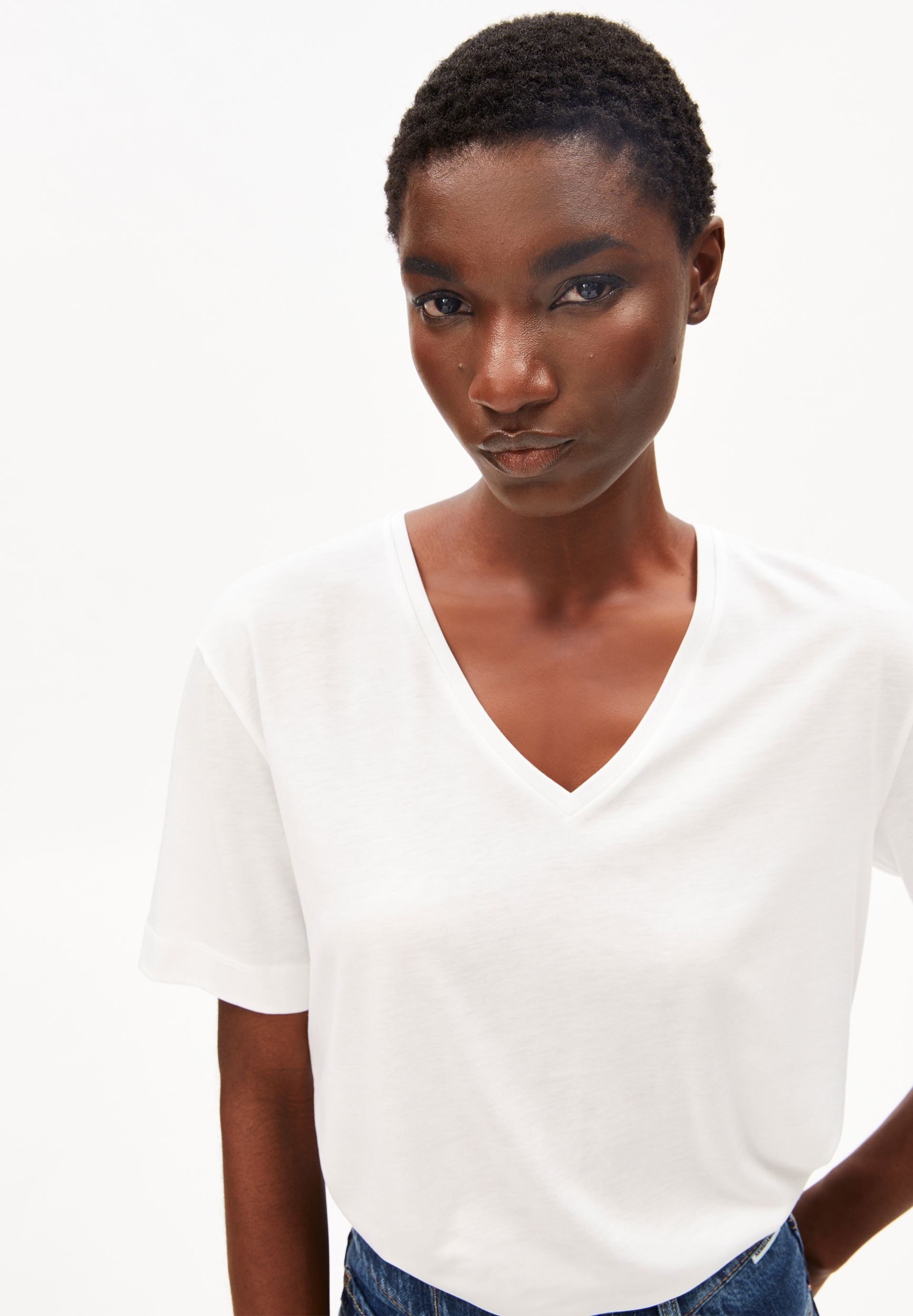 Armedangels T-Shirt V-NECK T-Shirt aus TENCEL™ Lyocell Mix Loose Fit