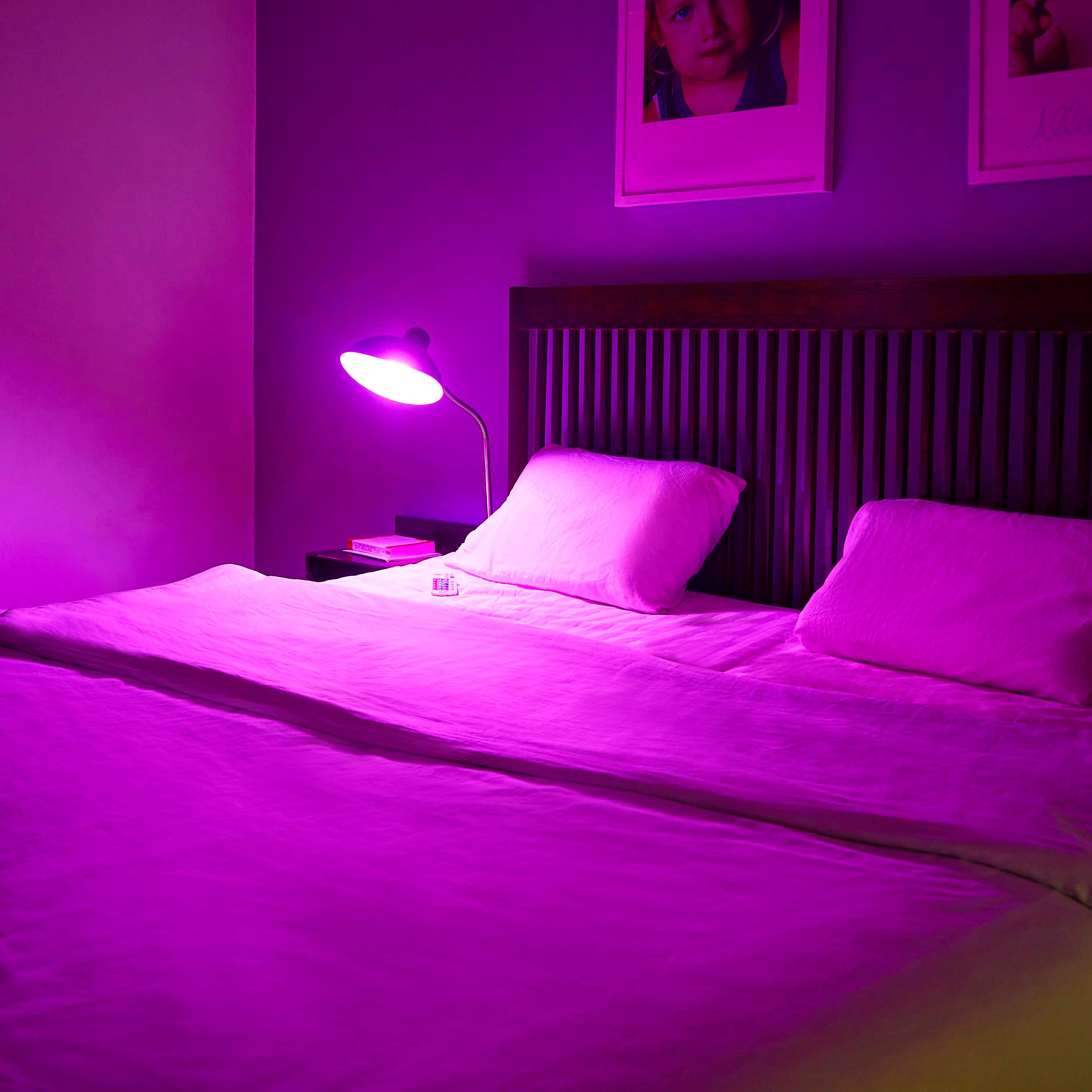 Northpoint LED-Leuchtmittel LED E27 RGB 2700K mit Infrarot Fernbedienung, 9W, 800lm