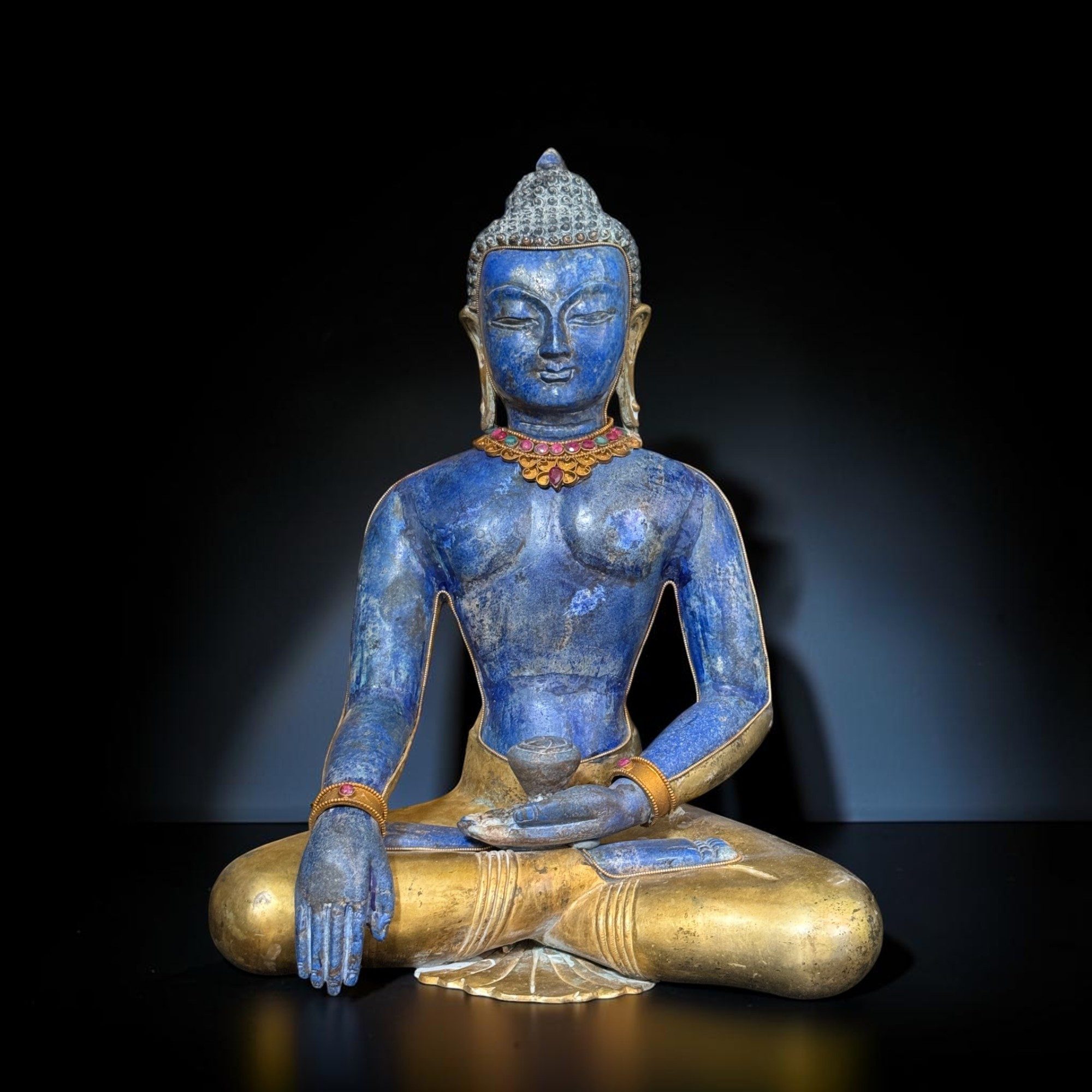 Asien LifeStyle Buddhafigur Siddharta Gautama Buddha Figur Lapis Lazuli Bronze vergoldet alt