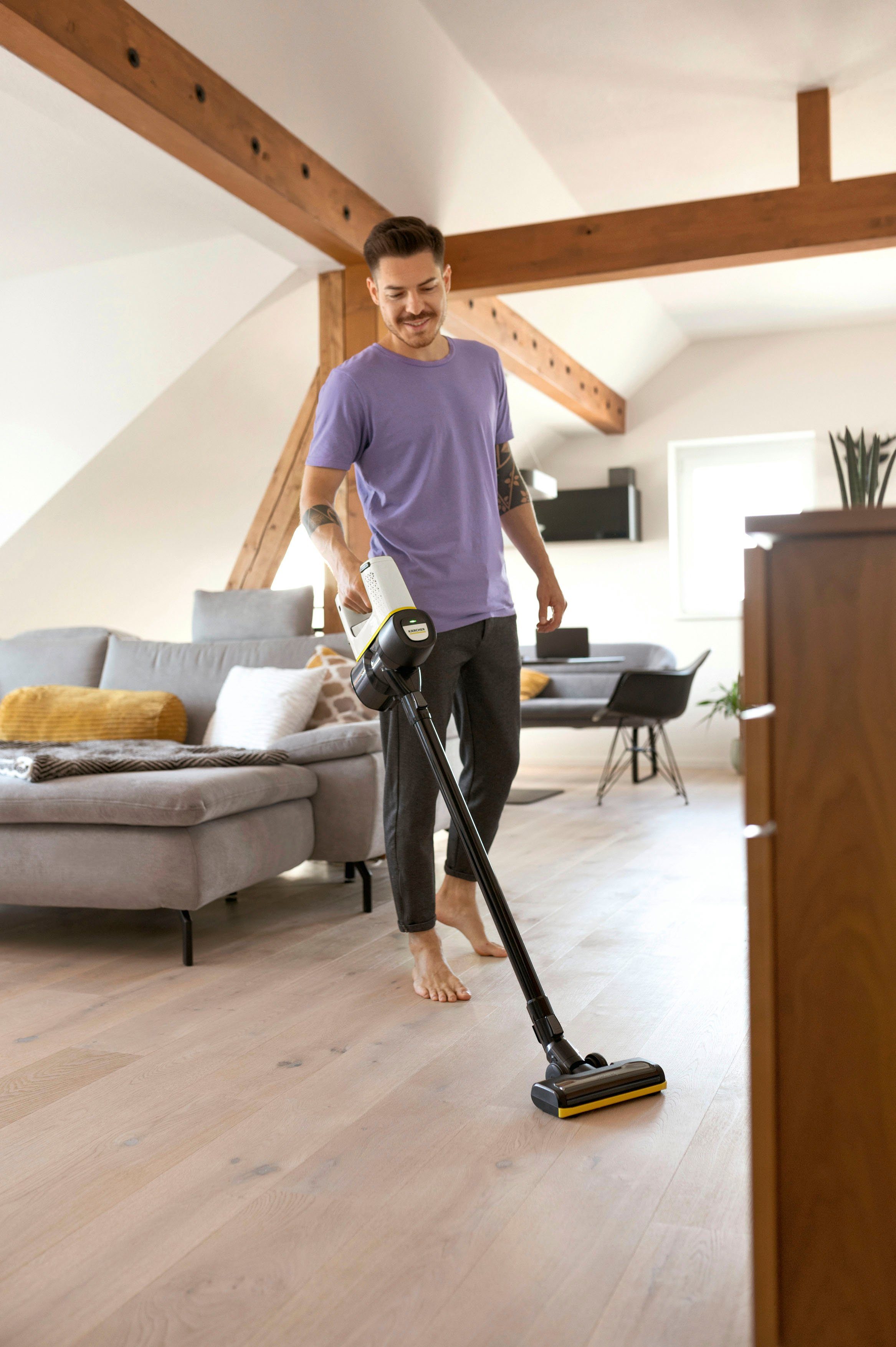 KÄRCHER Akku-Bodenstaubsauger VC 4 CORDLESS MYHOME, beutellos, 2 Saugstufen, Laufzeit: 30 min., Wandhalterung, Boden- und Fugendüse