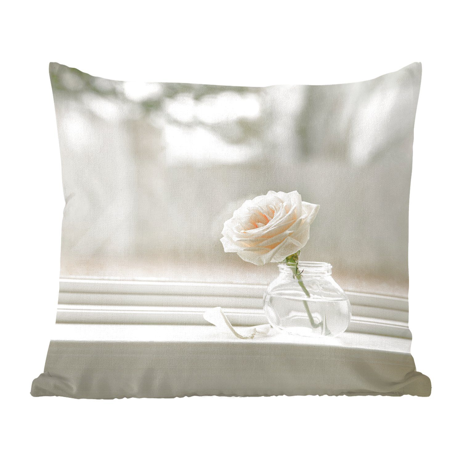 MuchoWow Dekokissen Rose in einer Vase auf einer Fensterbank, Zierkissen mit Füllung für Wohzimmer, Schlafzimmer, Deko, Sofakissen | Dekokissen