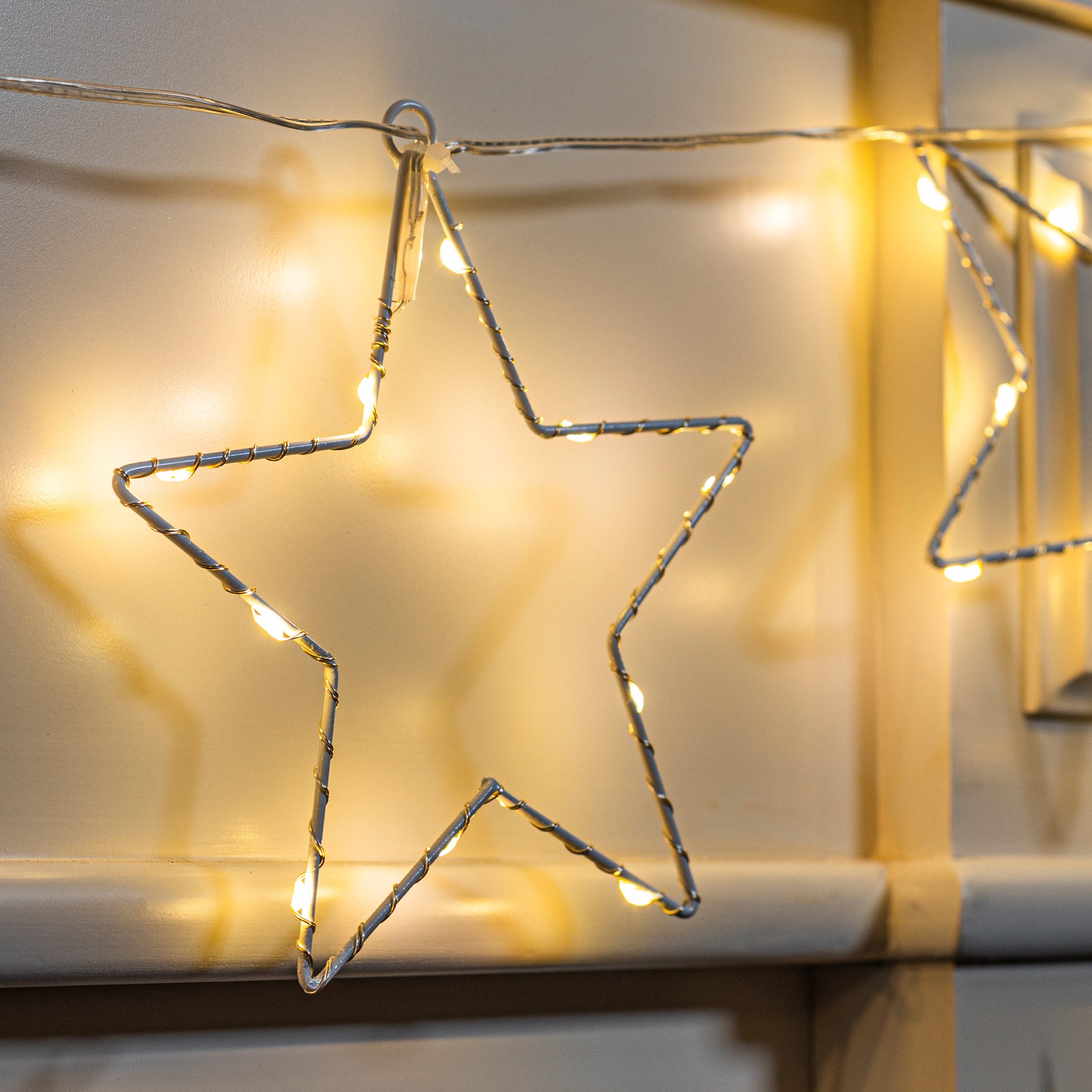 Spetebo LED-Lichterkette Lichterkette mit 8 LED Sternen warm weiß - 200 cm, 80-flammig, Weihnachts Deko Beleuchtung Batterie betrieben